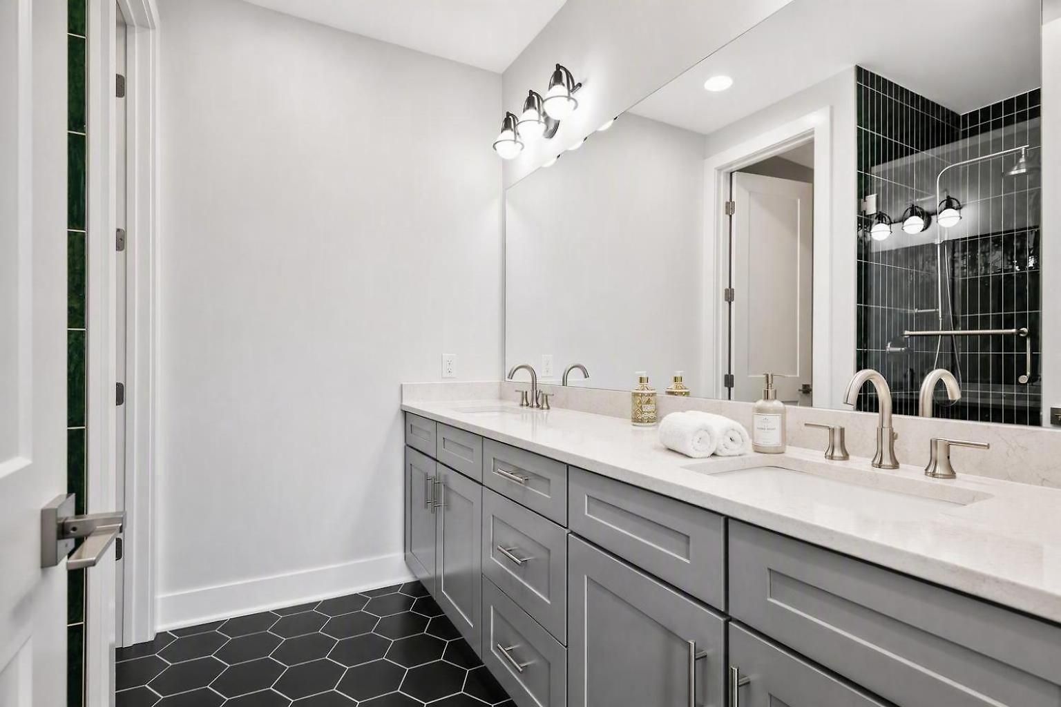 Rooftop Deck Townhome Sleeps 12 Near Geodis Park Nashville