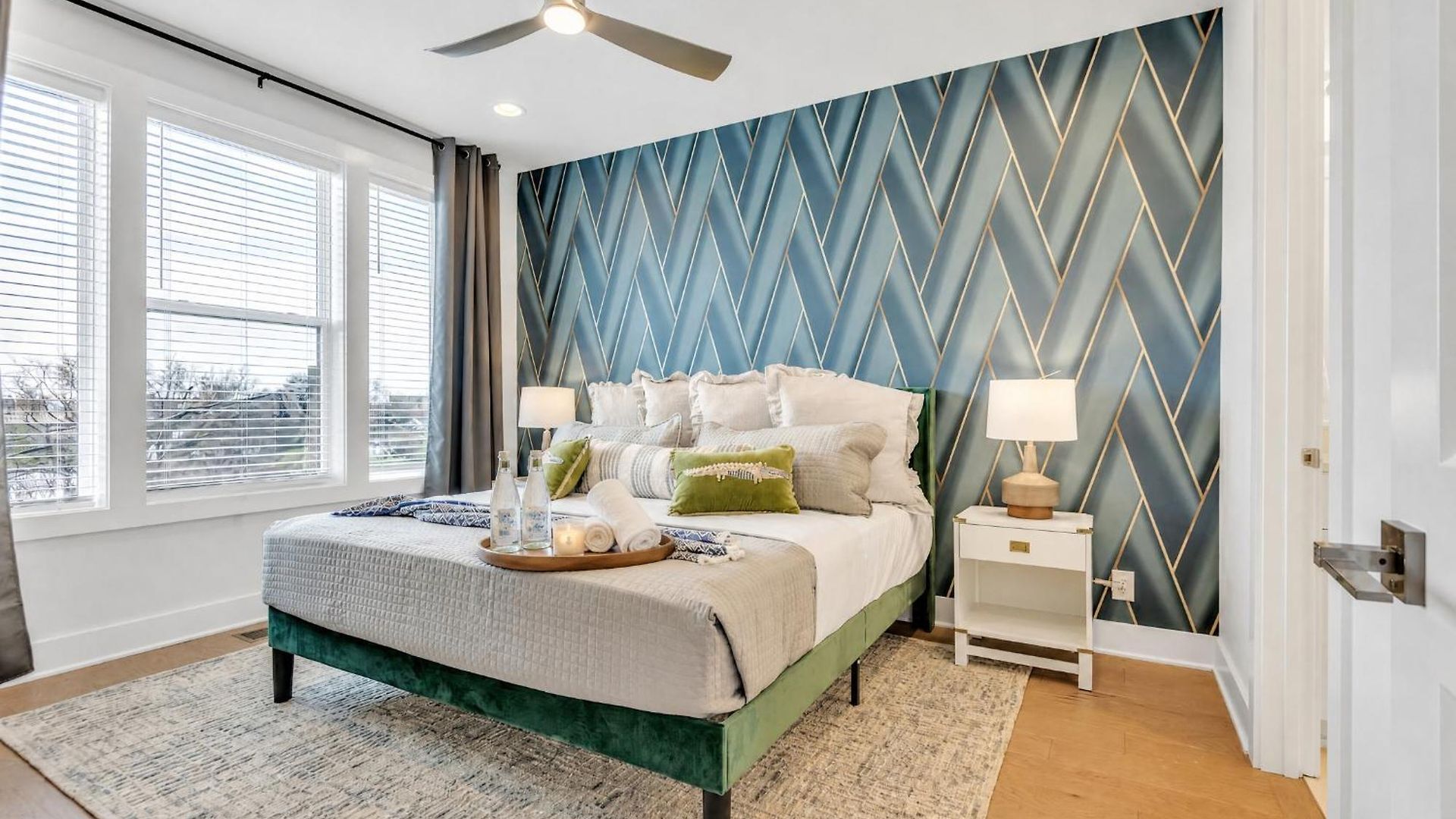 Pet-friendly House Sleeps 12 Near Geodis Park *
