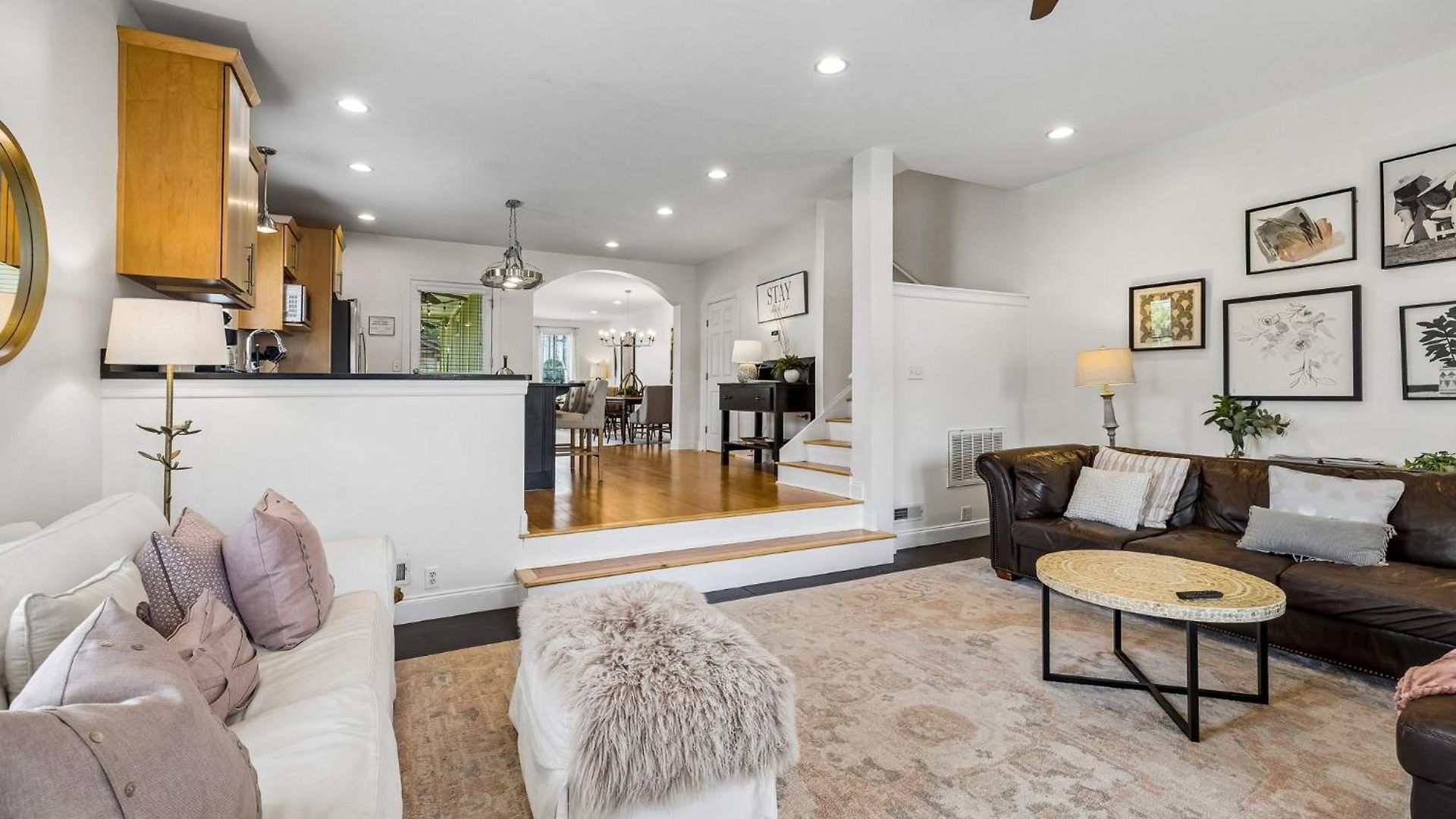 Spacious Townhouse W Exclusive Backyard *