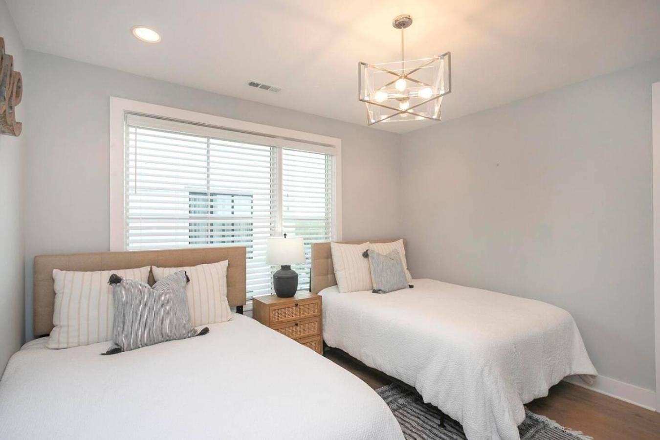 Downtown Modern, Rooftop Patio, Vanderbilt, 8 Beds * Nashville