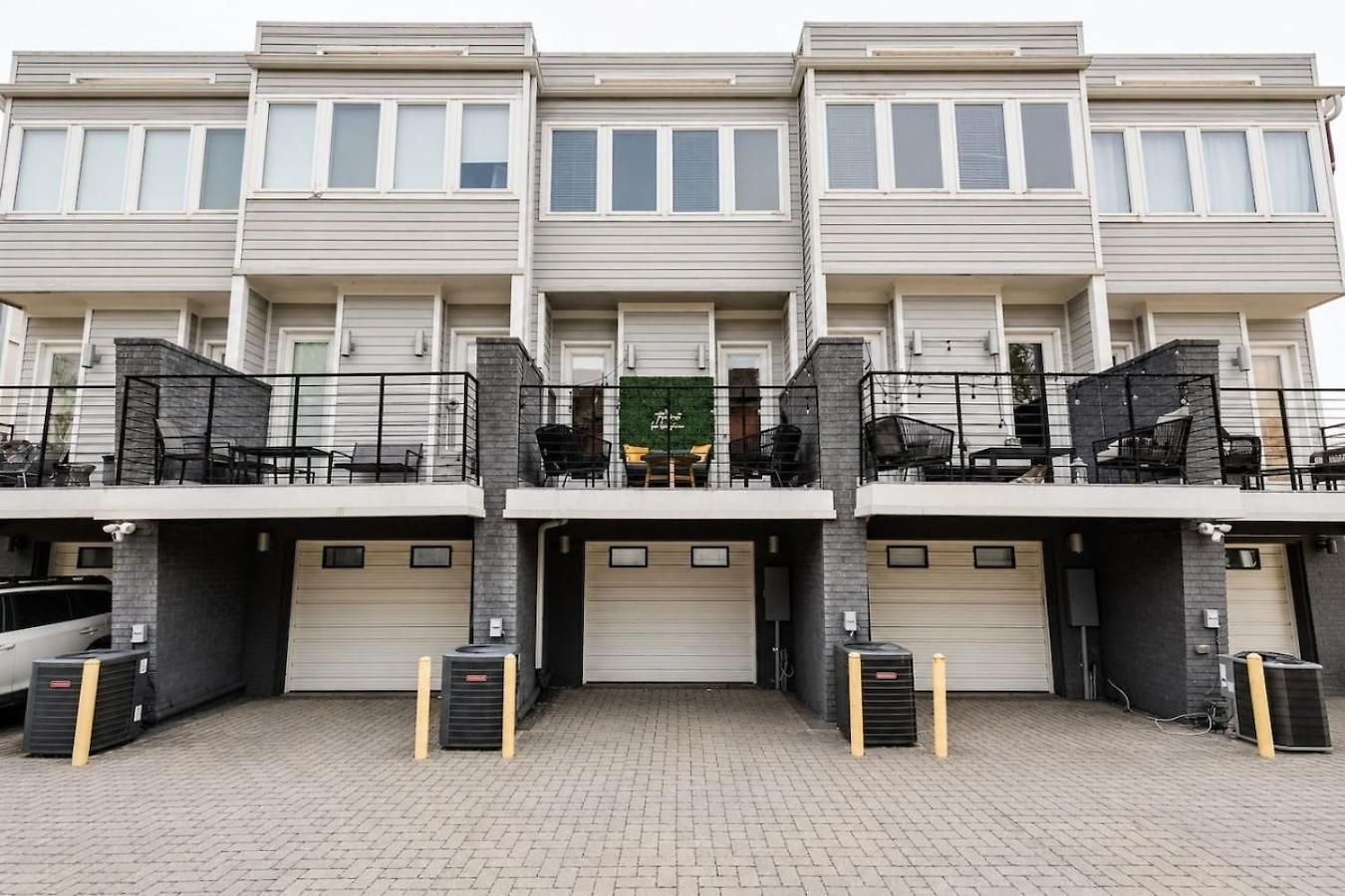 Holiday home Funk House. Mins To Broadway. Parking