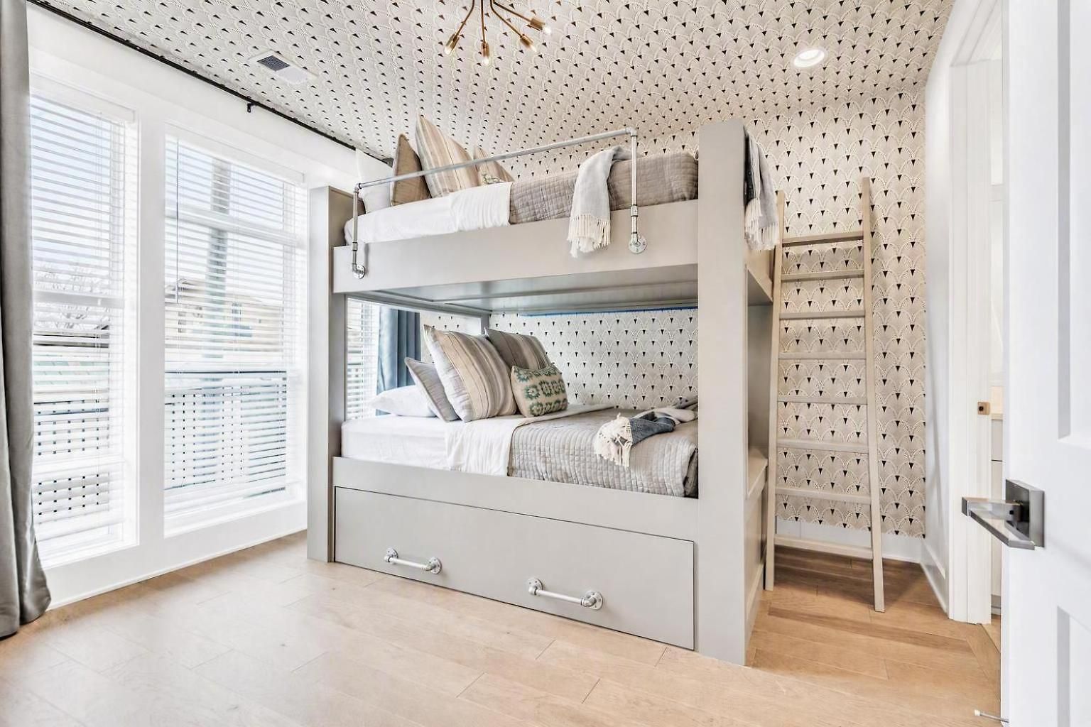 Holiday home 2 Rooftop Homes - Sleeps 24 - Near Geodis Park