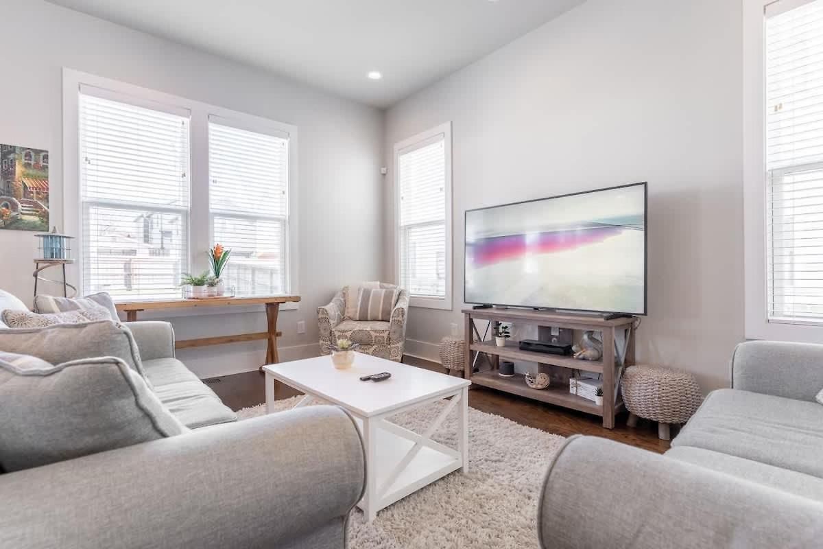 4br East - Walk To Bars & Restaurants *