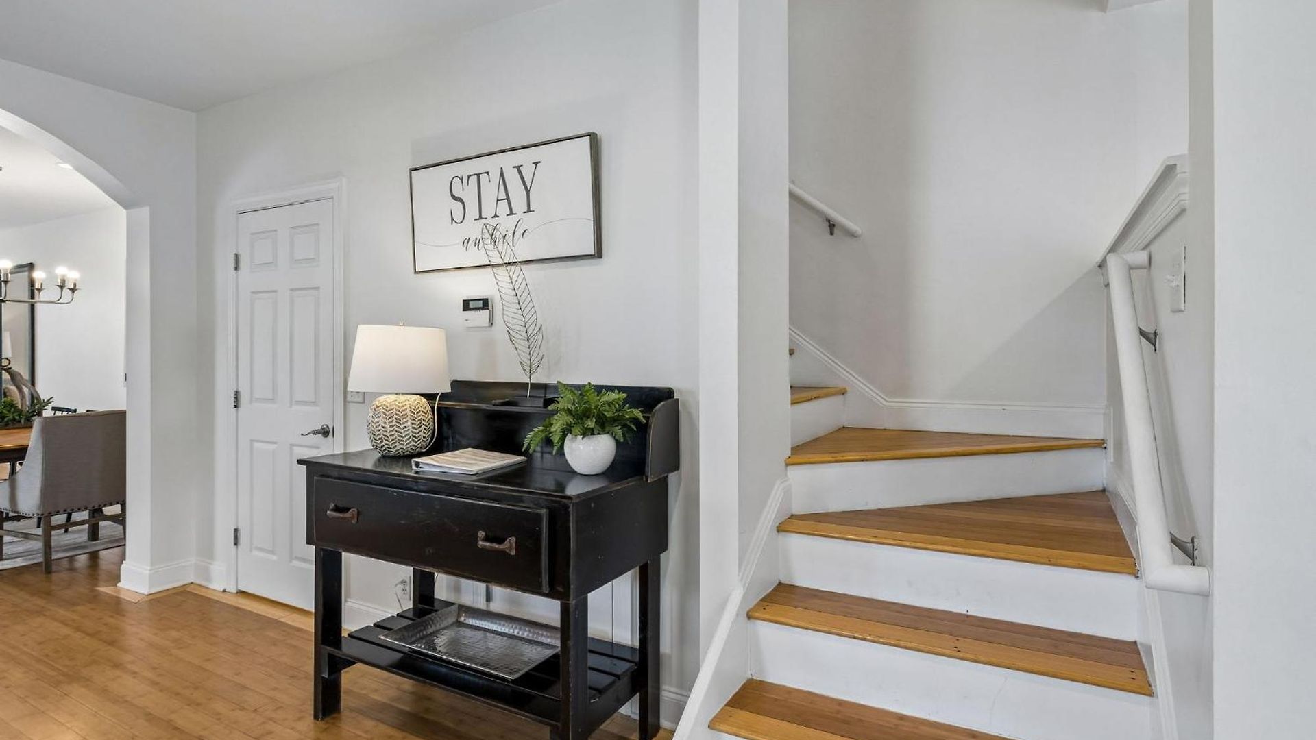 Spacious Townhouse W Exclusive Backyard