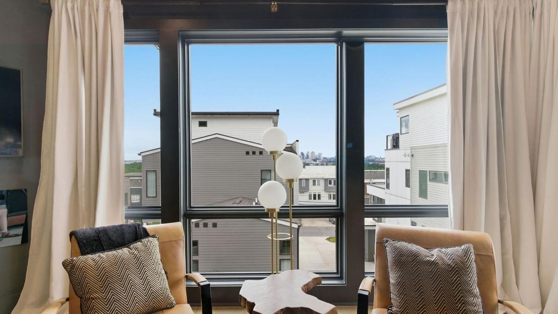 Elevated Luxury Skyline Views Near Broadway * Nashville