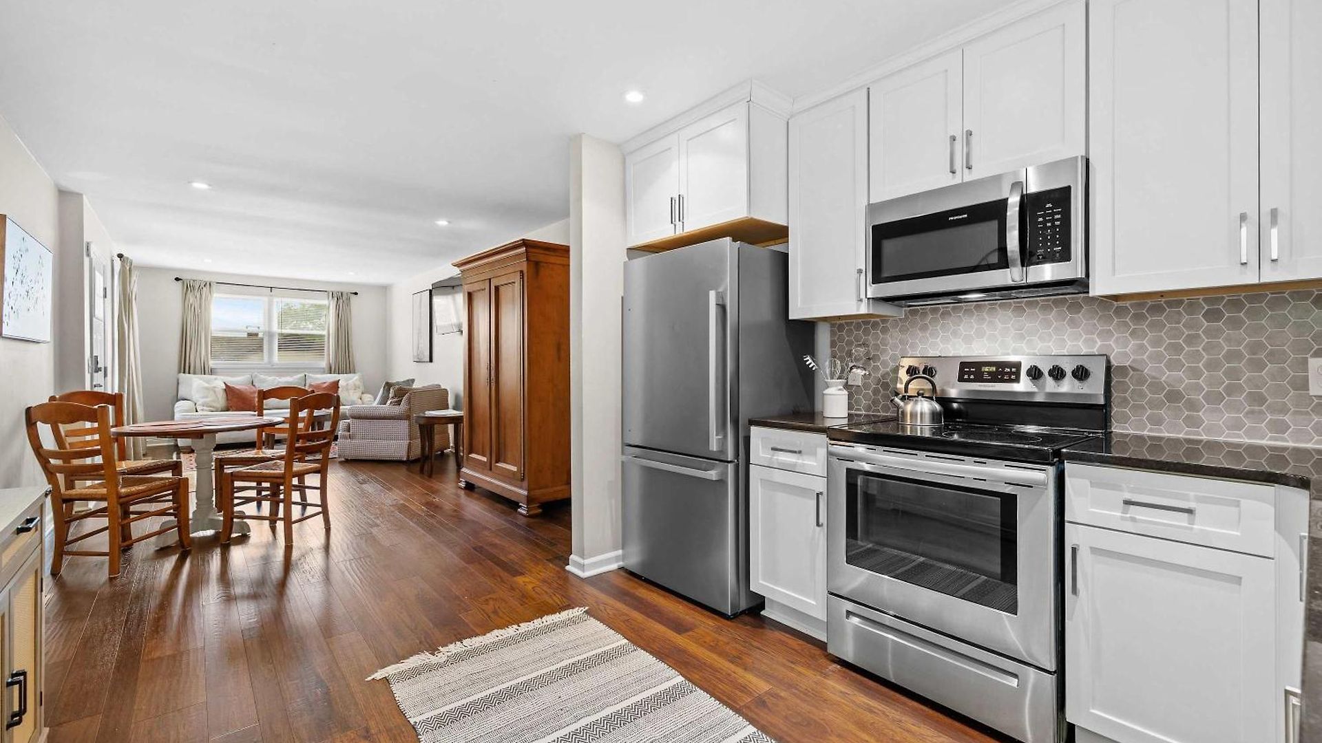 Area 3br With Yard And Workspace *