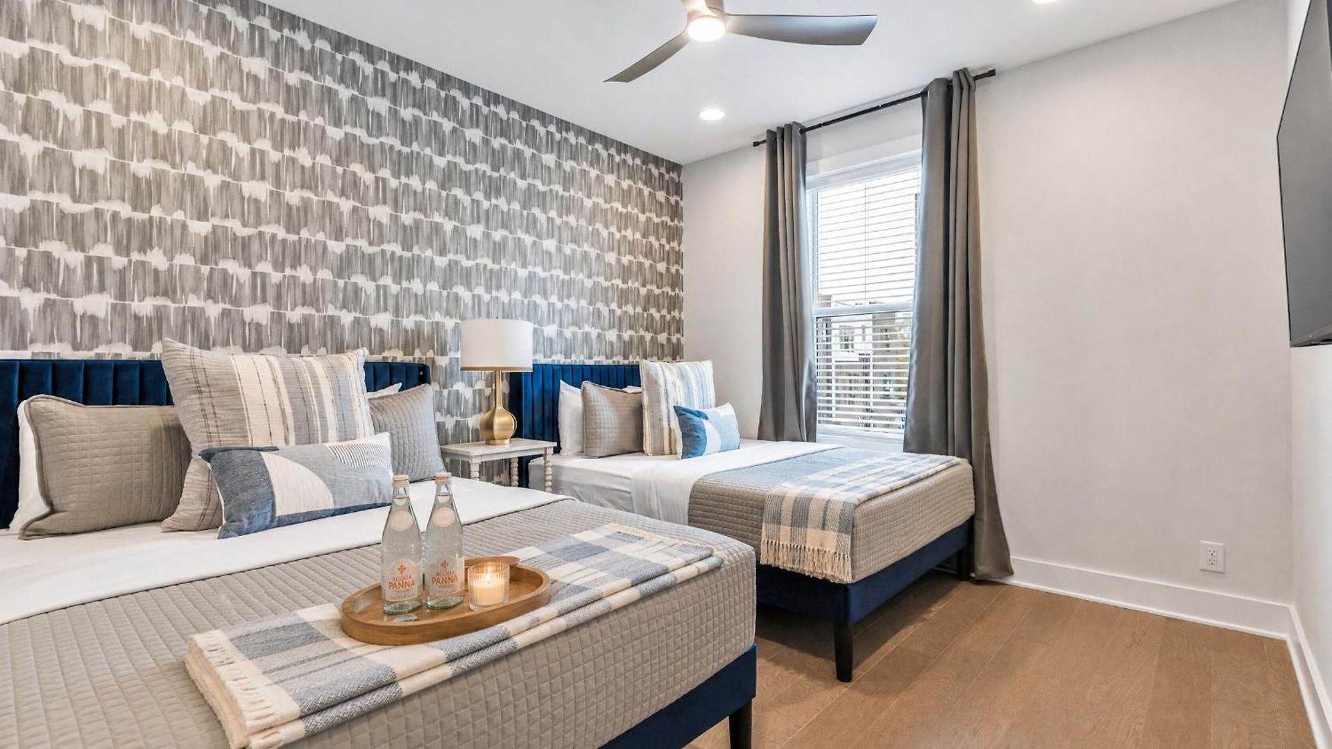 Holiday home Pet-friendly House Sleeps 12 Near Geodis Park