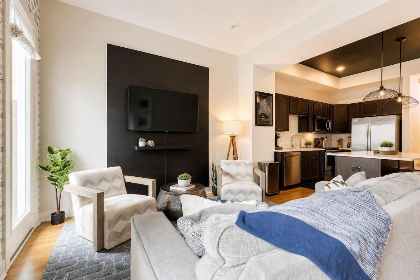 Holiday home Funk House. Mins To Broadway. Parking