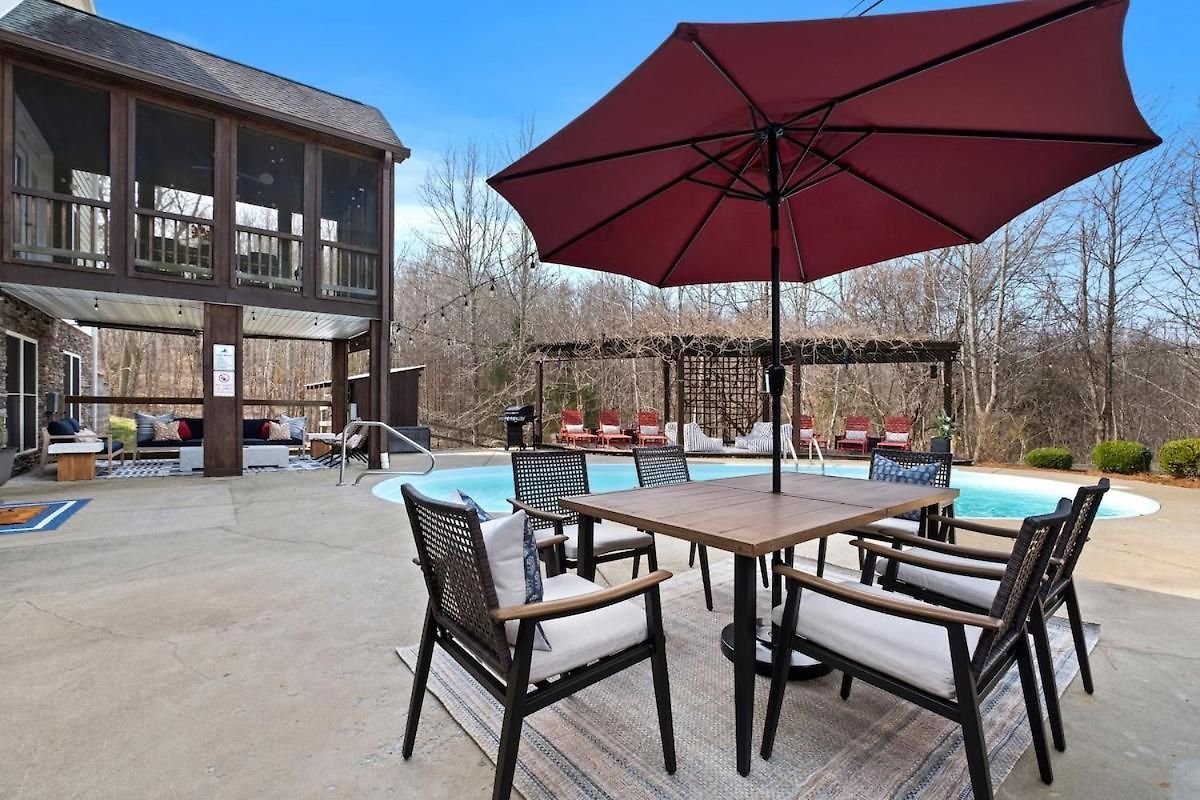 Cedar Peak - Pool Hot Tub & Gym Sleeps 24 *