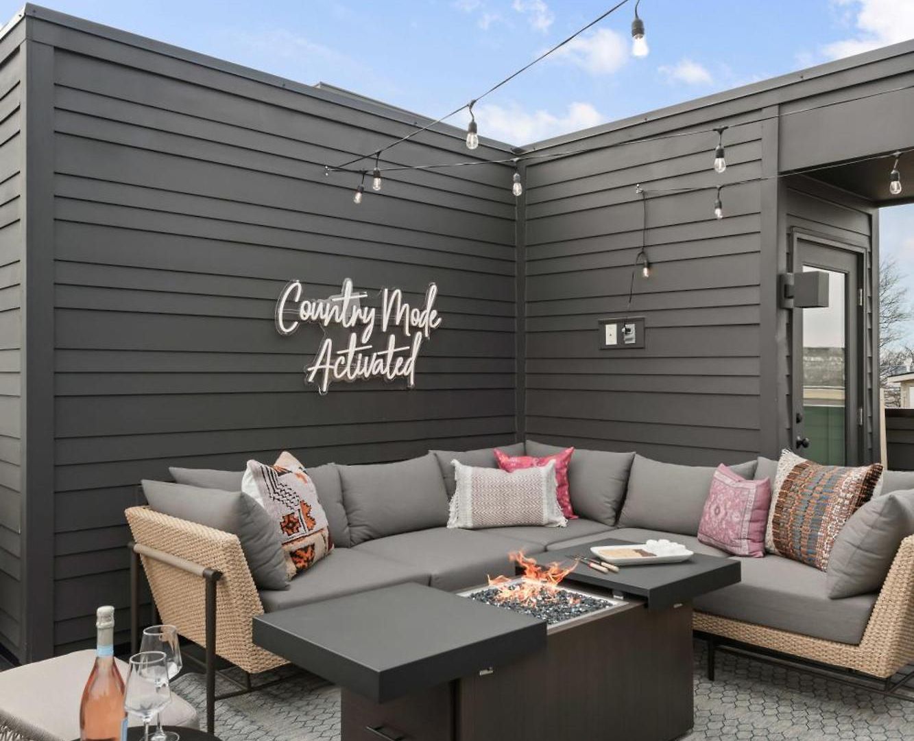 The Hubb House - Relaxing Rooftop Hot Tub *