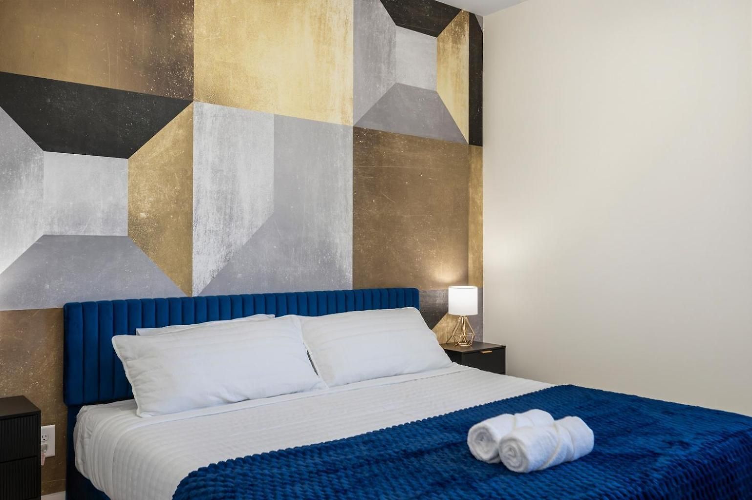 The Encore - Rooftop Hot Tubgame Roomsleeps 12 Homestay