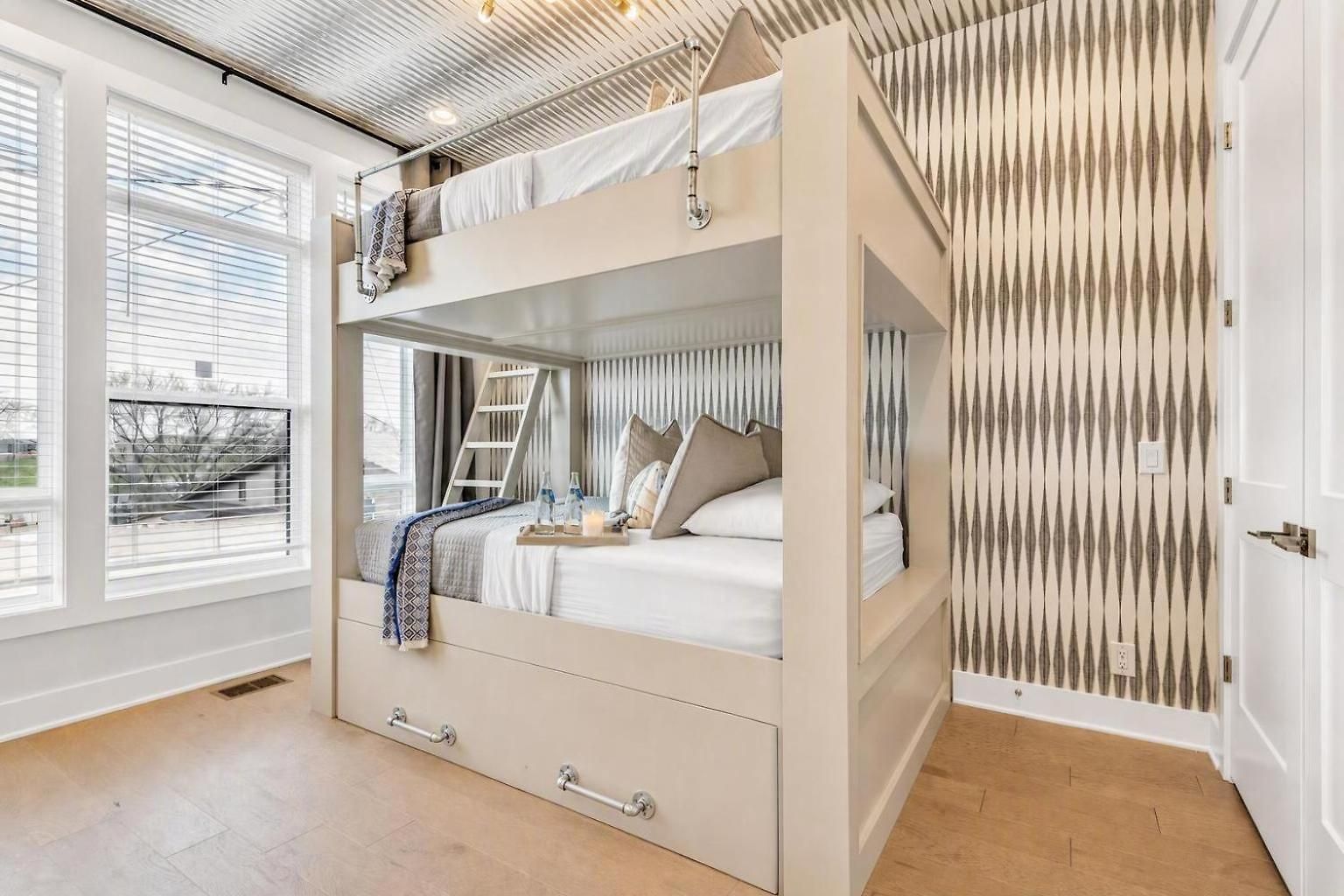 Holiday home 2 Rooftop Homes - Sleeps 24 - Near Geodis Park