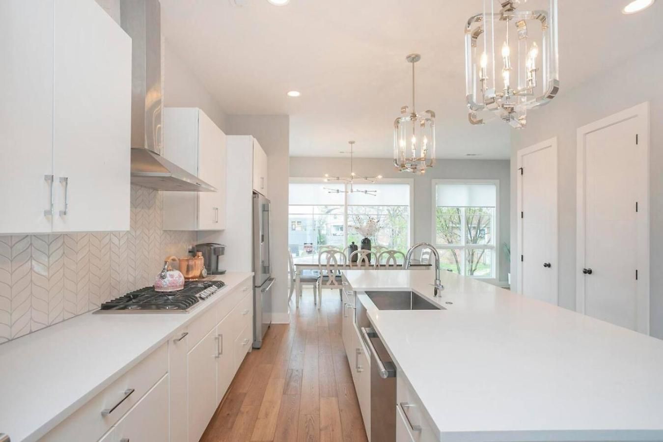 Downtown Modern, Rooftop Patio, Vanderbilt, 8 Beds Holiday home *