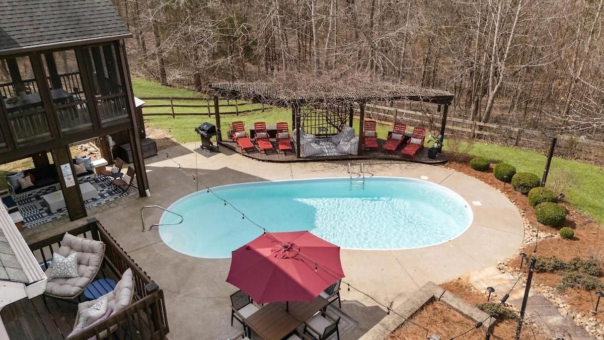 Cedar Peak - Pool Hot Tub & Gym Sleeps 24 * Nashville