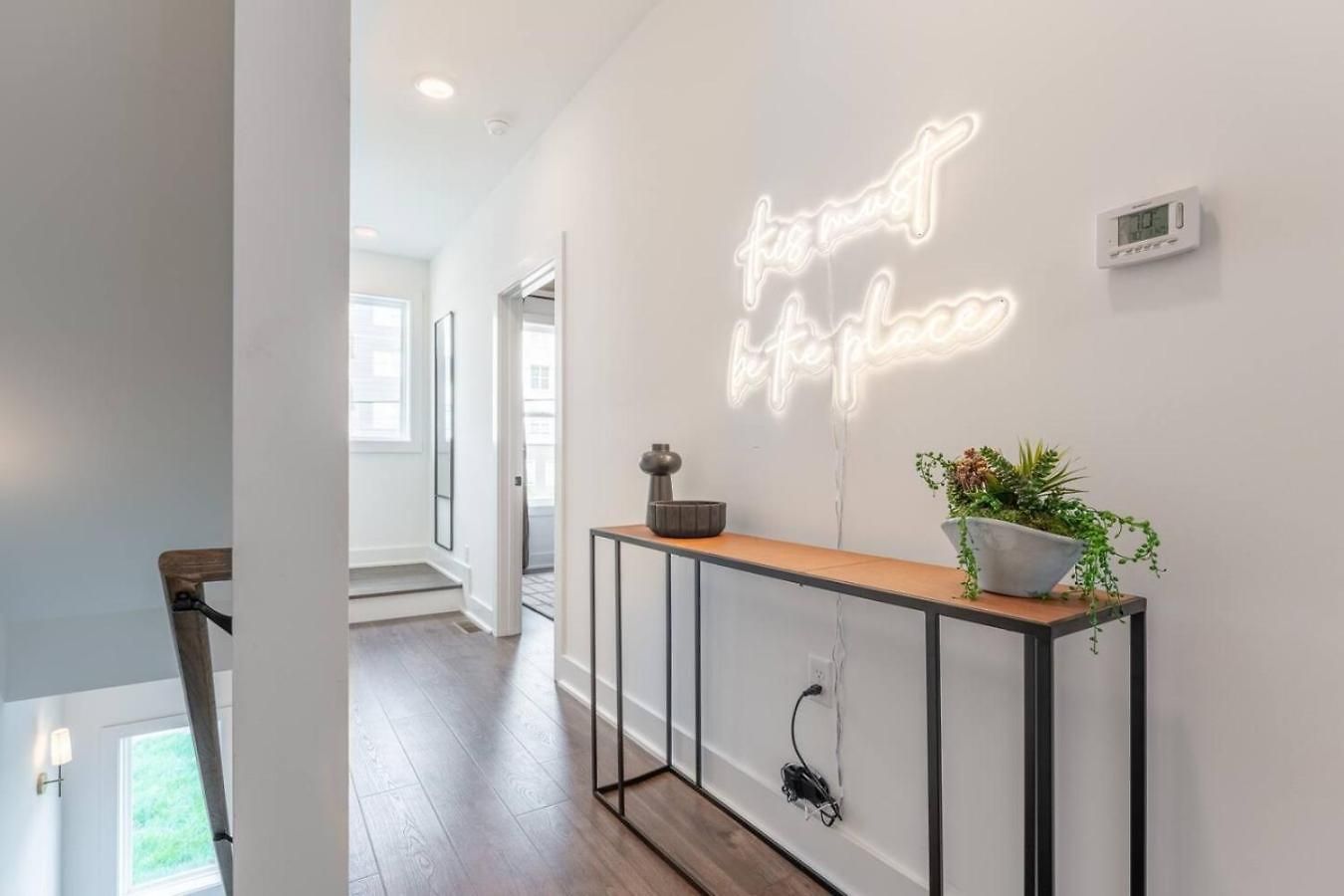 Luxury Downtown Views - Rooftop - Hot Tub - Garage Holiday home *
