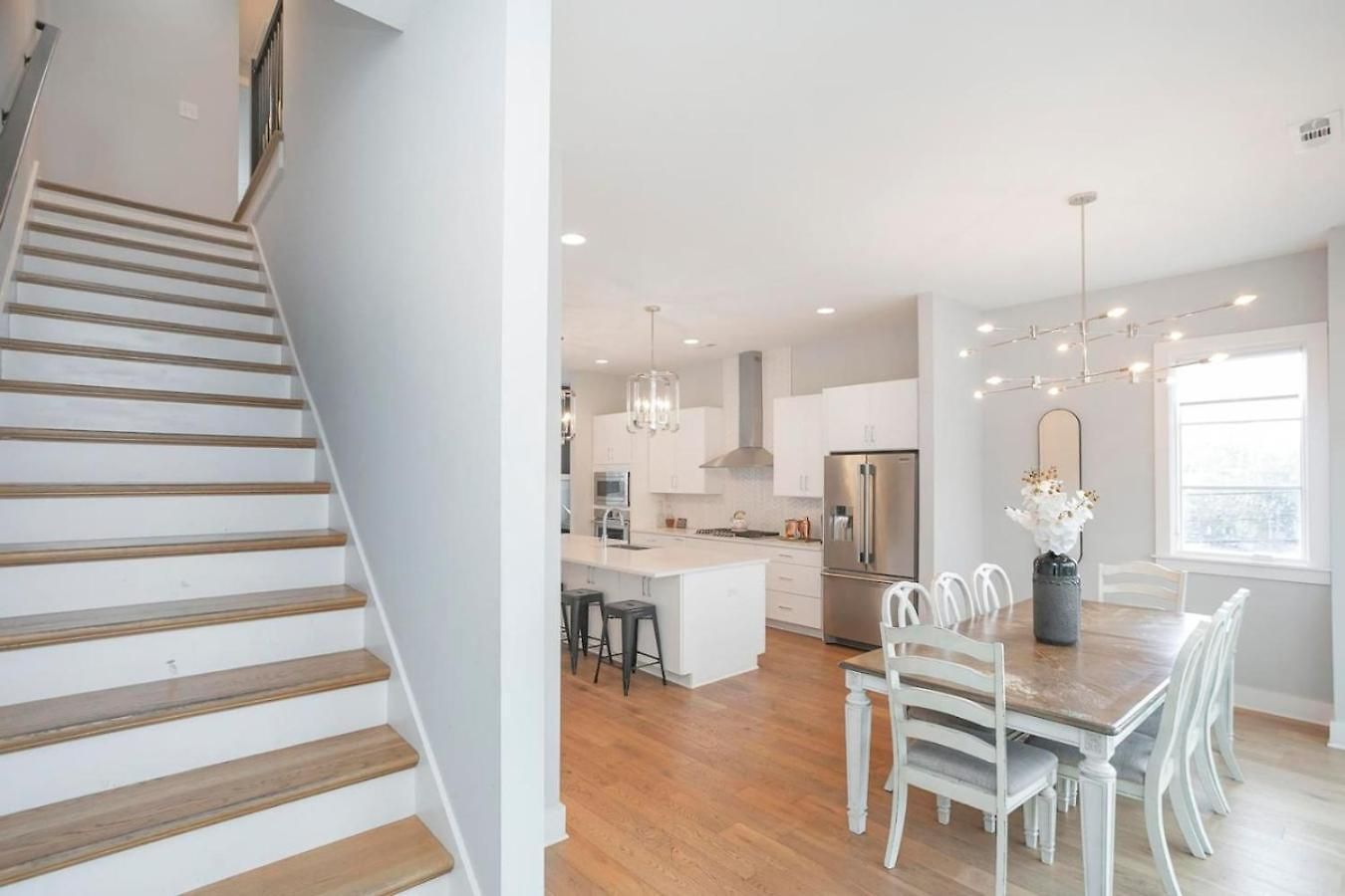 Downtown Modern, Rooftop Patio, Vanderbilt, 8 Beds Holiday home *