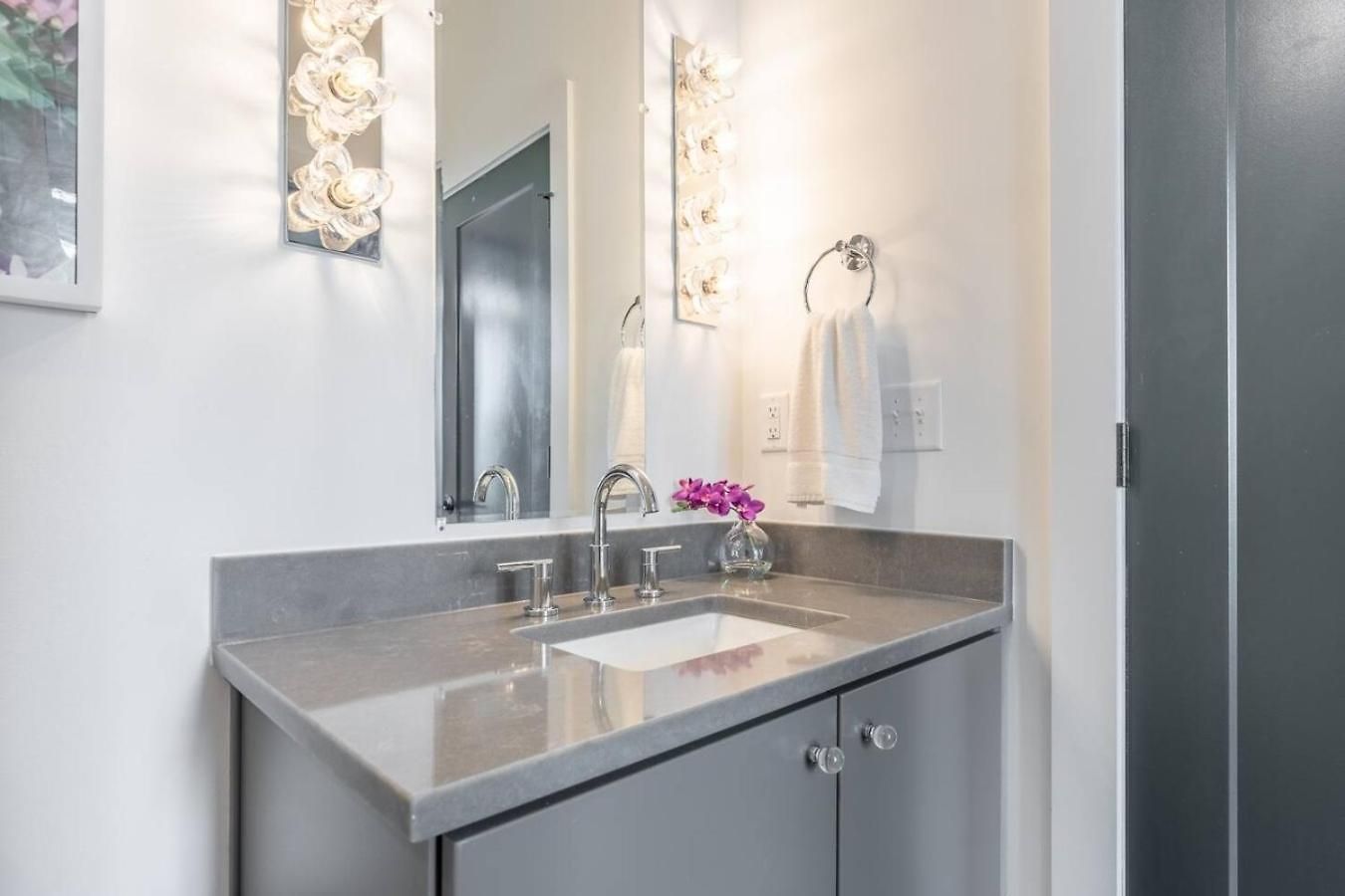 Luxury Downtown Views - Rooftop - Hot Tub - Garage *