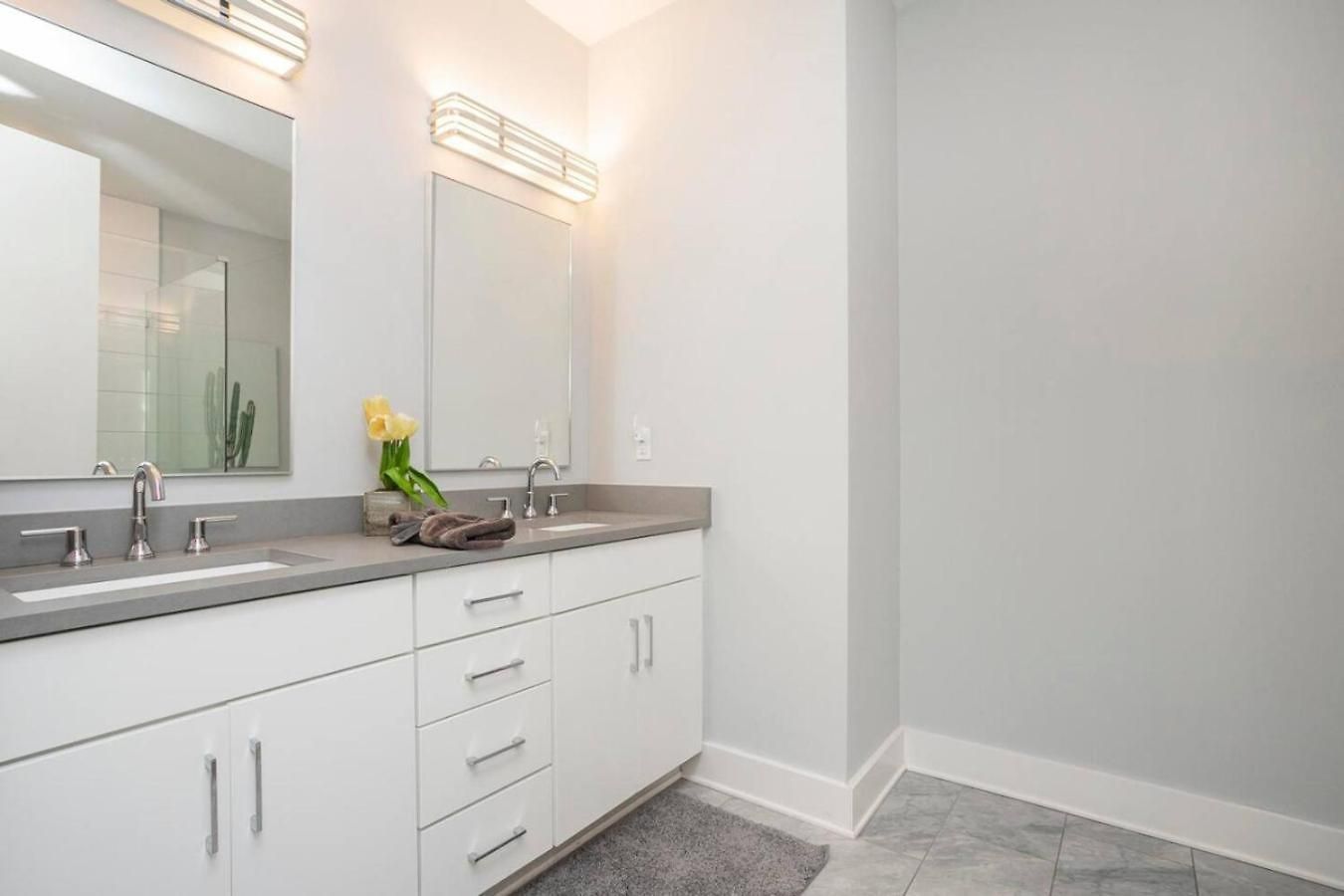 Downtown Modern, Rooftop Patio, Vanderbilt, 8 Beds Holiday home Nashville