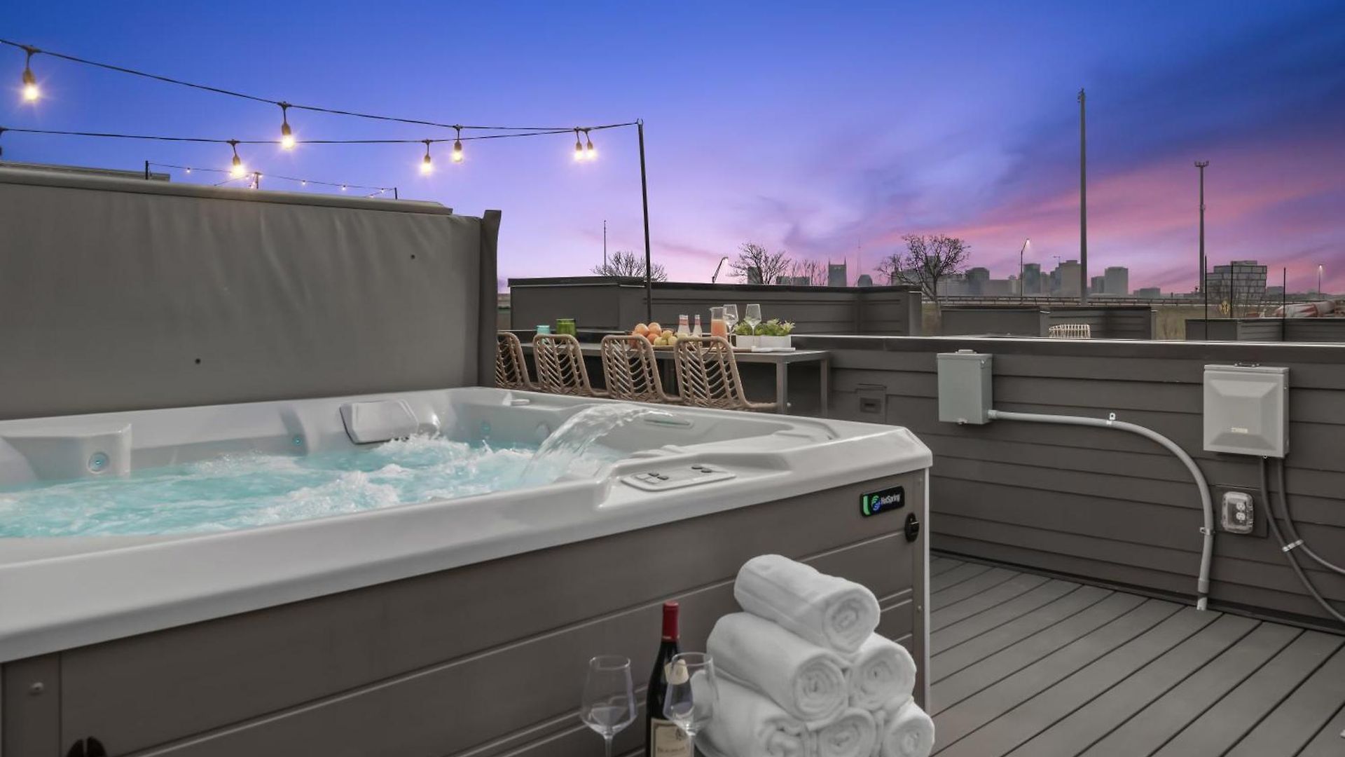 The Hubb House - Relaxing Rooftop Hot Tub * Nashville