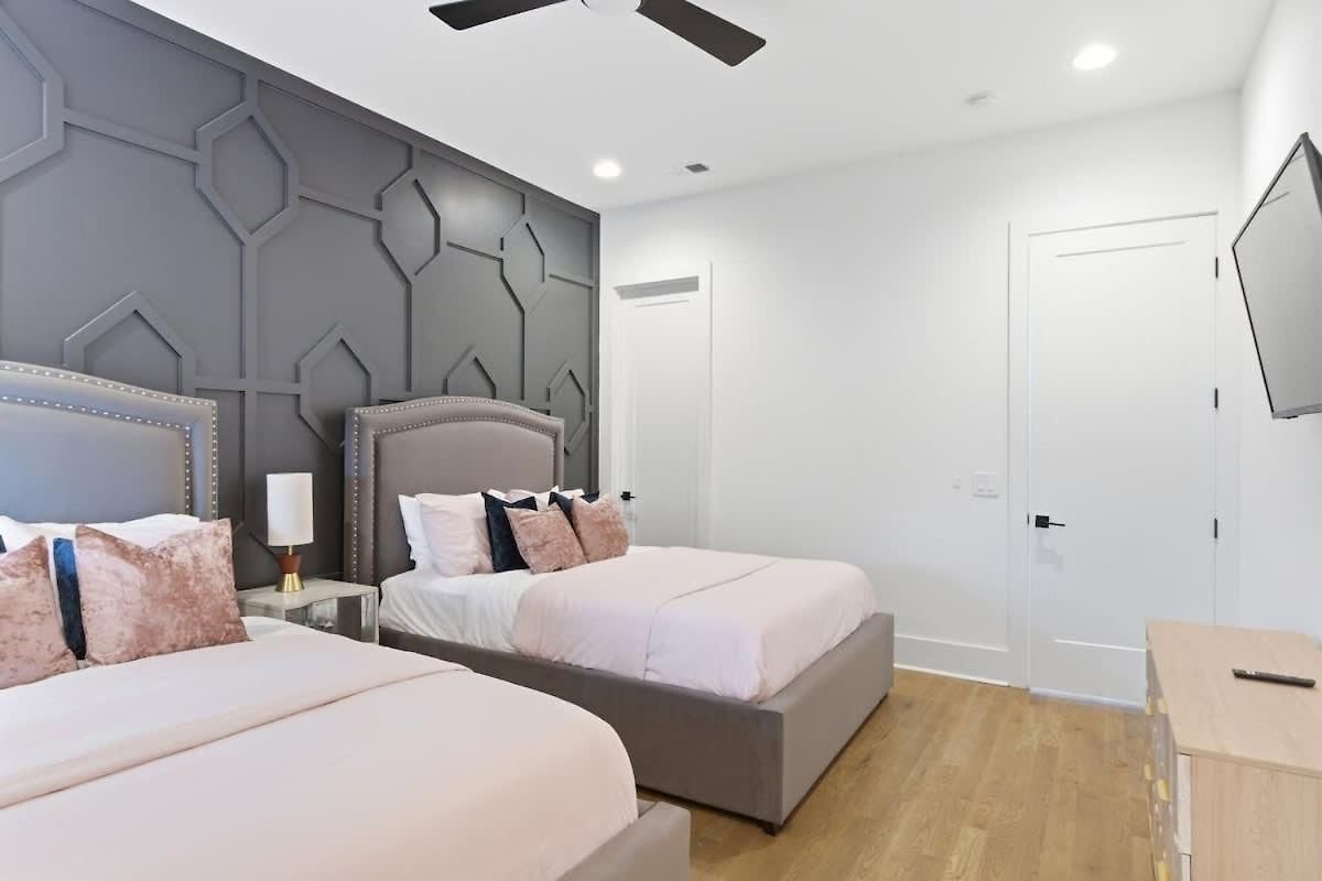 Holiday home 2 Ultra Lux Homes Sleeps 24 Hot Tub & Rooftops *