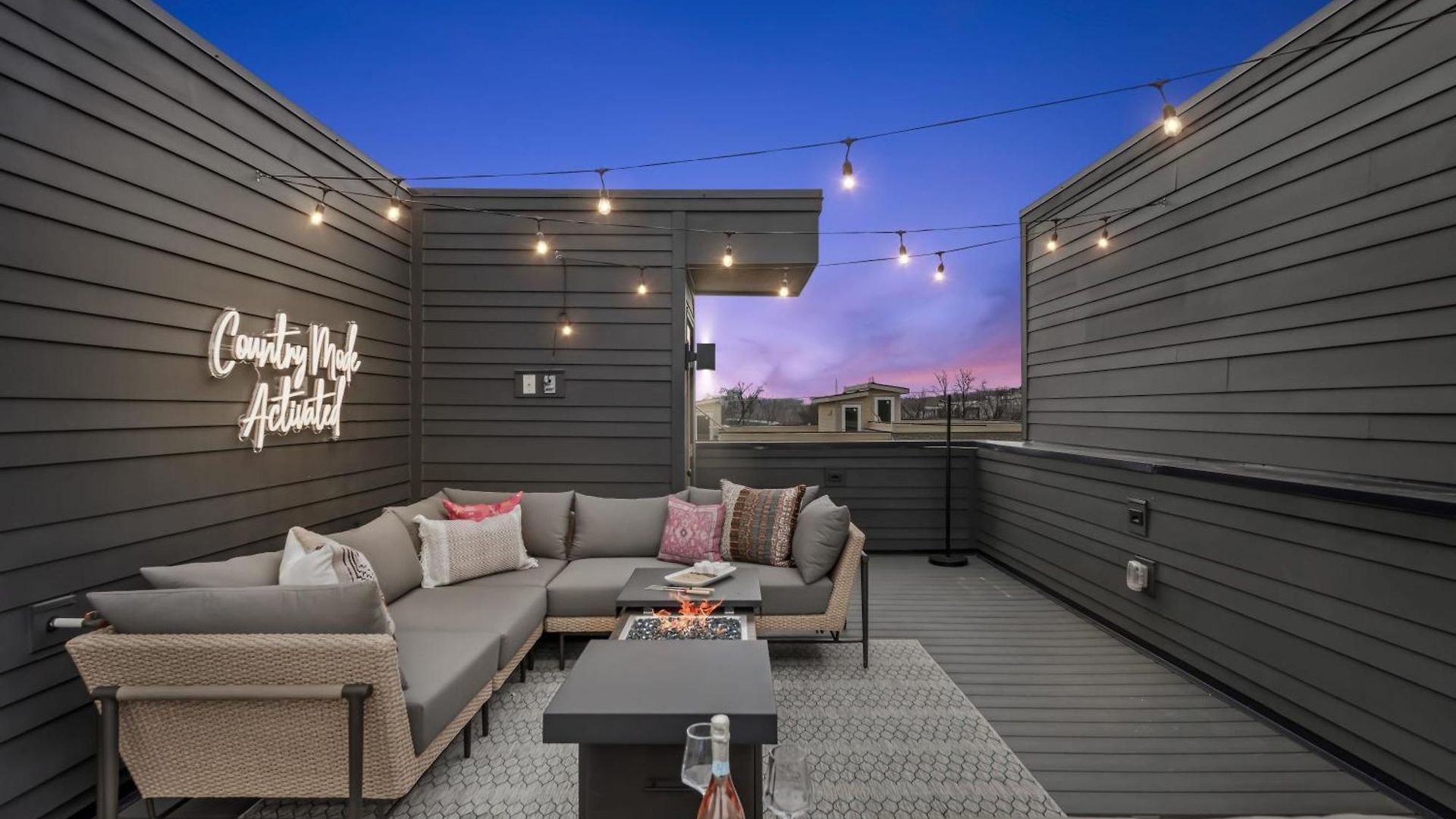 The Hubb House - Relaxing Rooftop Hot Tub Holiday home