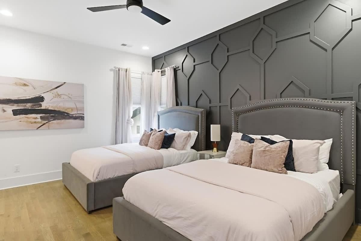 2 Ultra Lux Homes Sleeps 24 Hot Tub & Rooftops Holiday home