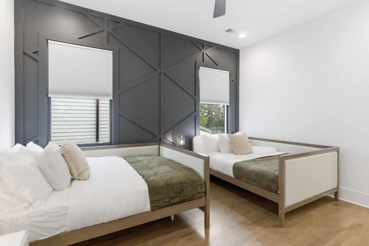 2 Ultra Lux Homes Sleeps 24 Hot Tub & Rooftops *