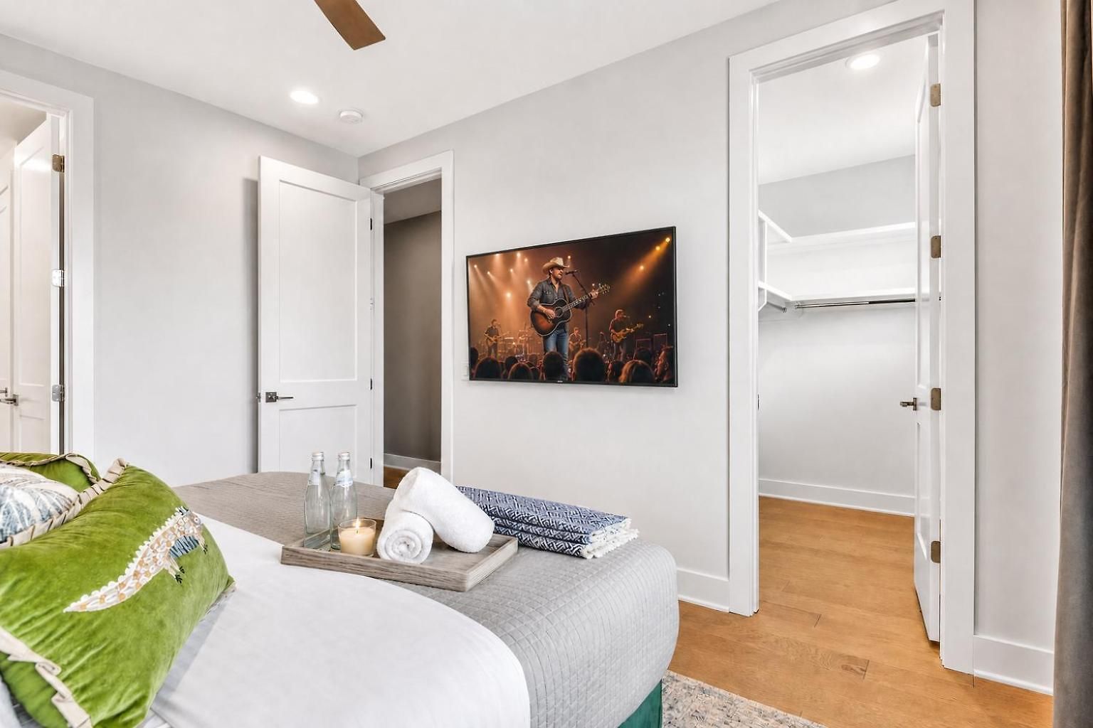 Holiday home 2 Rooftop Homes - Sleeps 24 - Near Geodis Park *