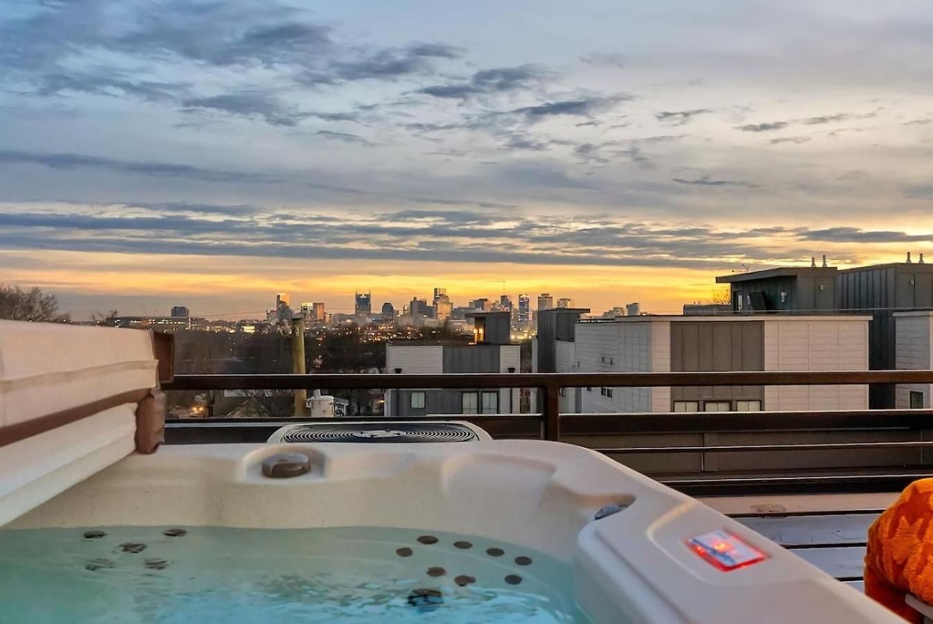Luxury Downtown Views - Rooftop - Hot Tub - Garage Nashville