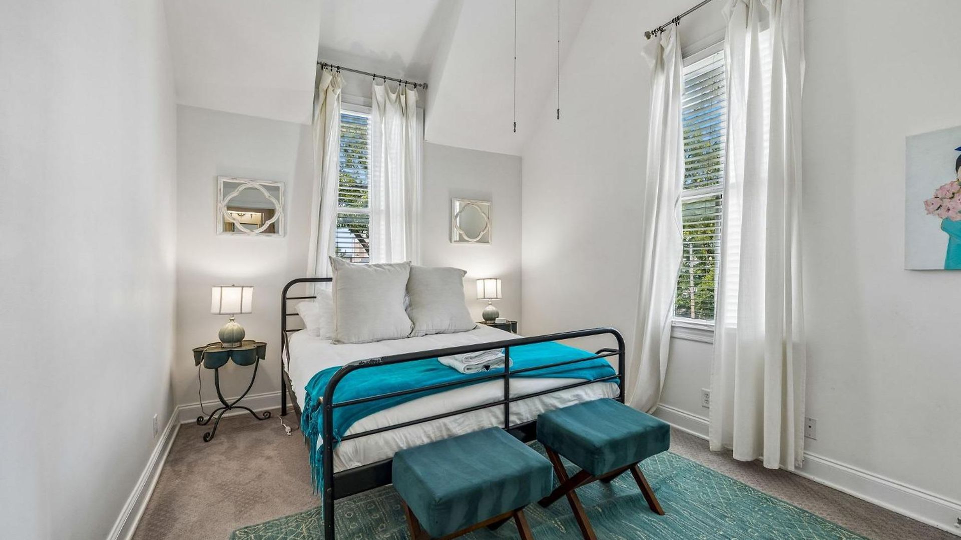Spacious Townhouse W Exclusive Backyard *