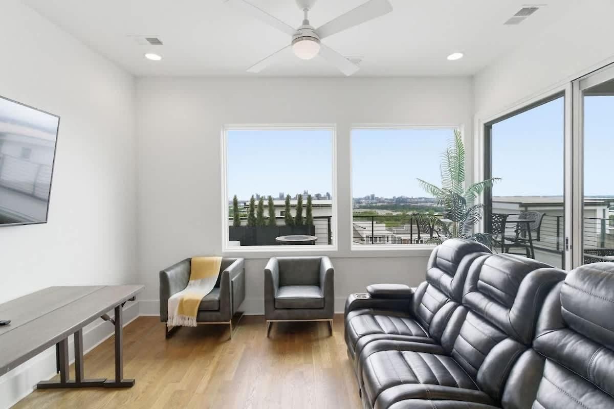 2 Ultra Lux Homes Sleeps 24 Hot Tub & Rooftops *