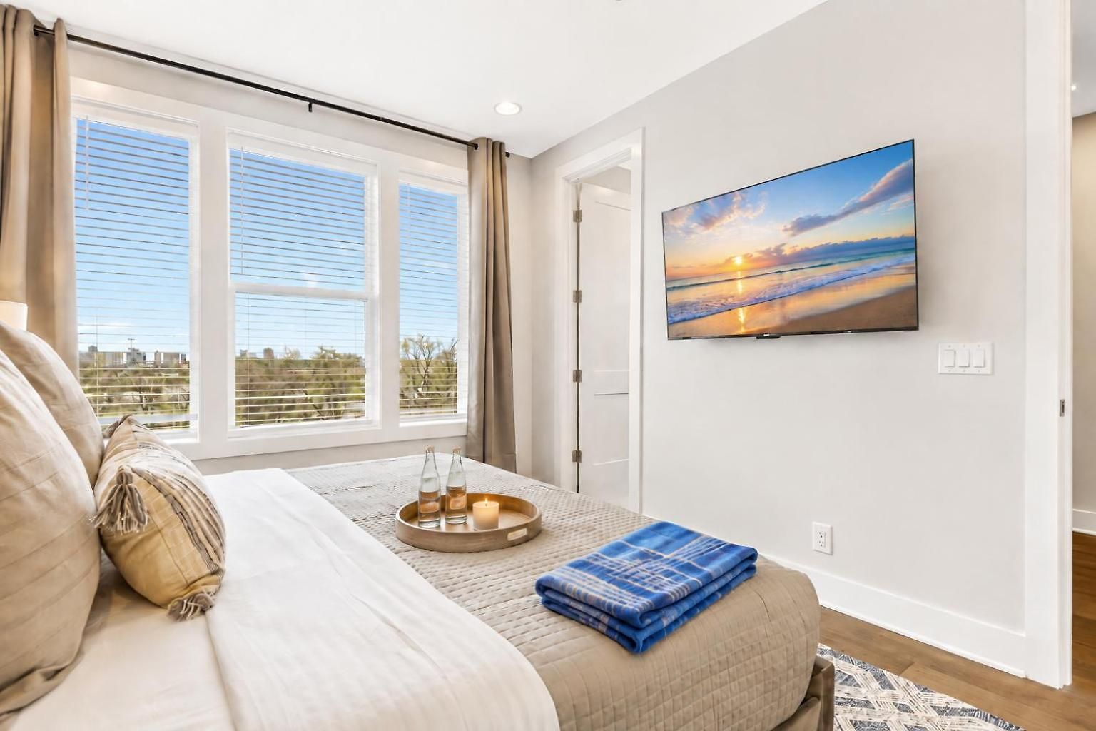 2 Rooftop Homes - Sleeps 24 - Near Geodis Park Holiday home