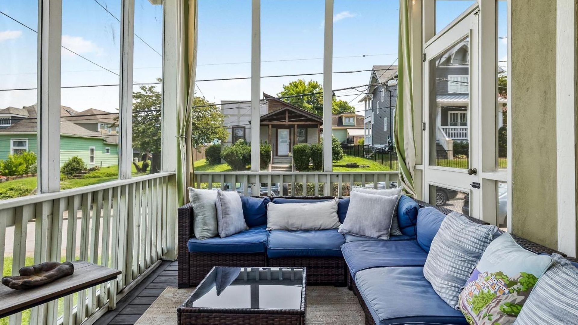 Spacious Townhouse W Exclusive Backyard Holiday home *