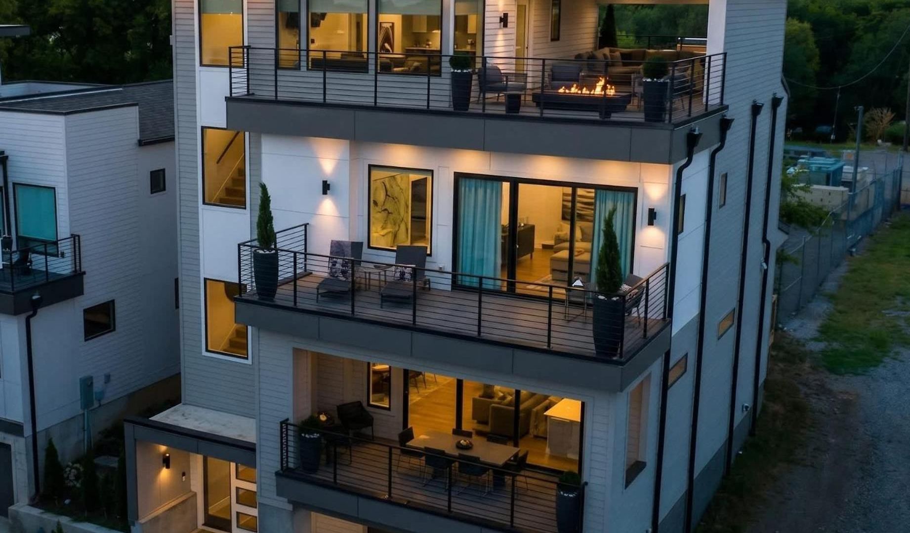 2 Ultra Lux Homes Sleeps 24 Hot Tub & Rooftops Holiday home Nashville