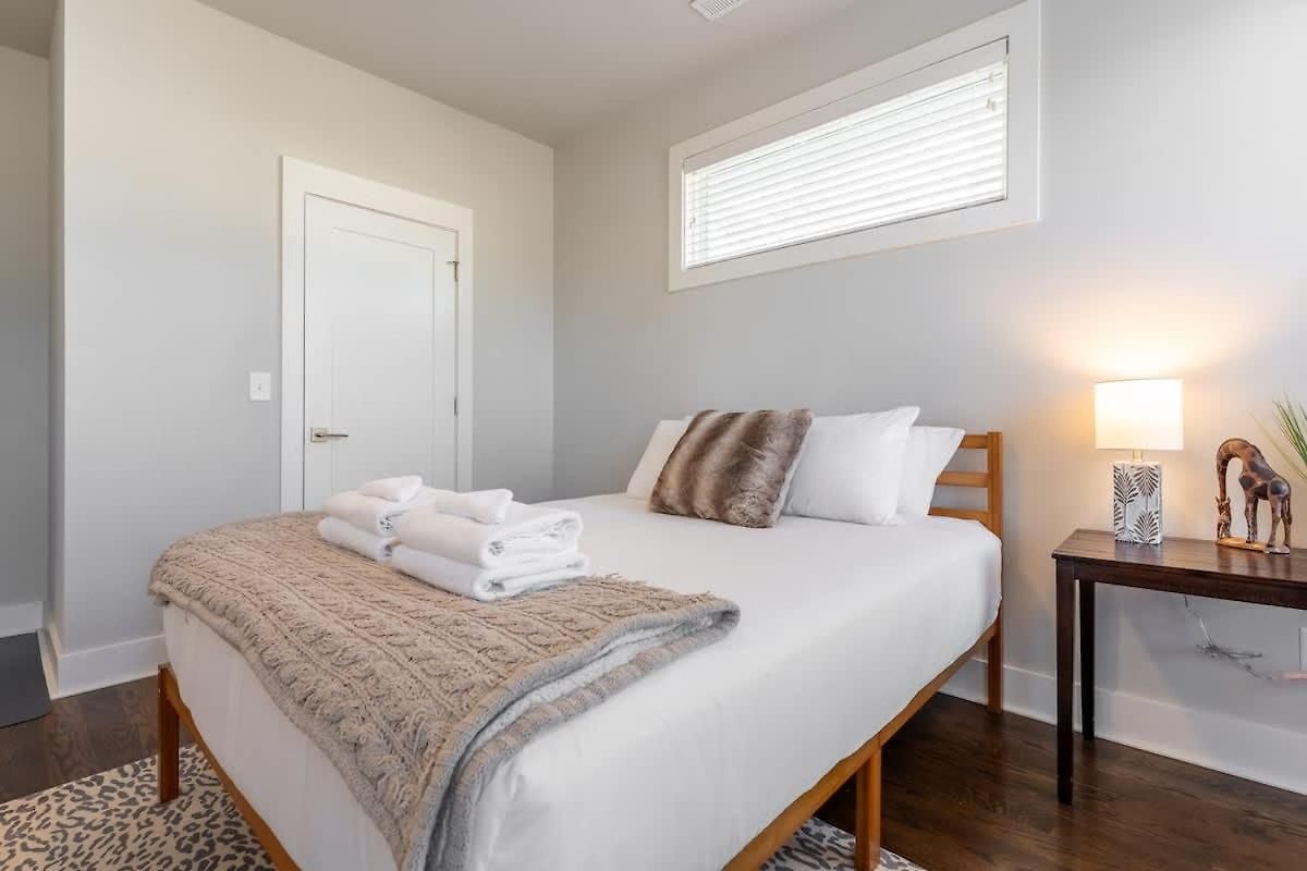 4br East - Walk To Bars & Restaurants *
