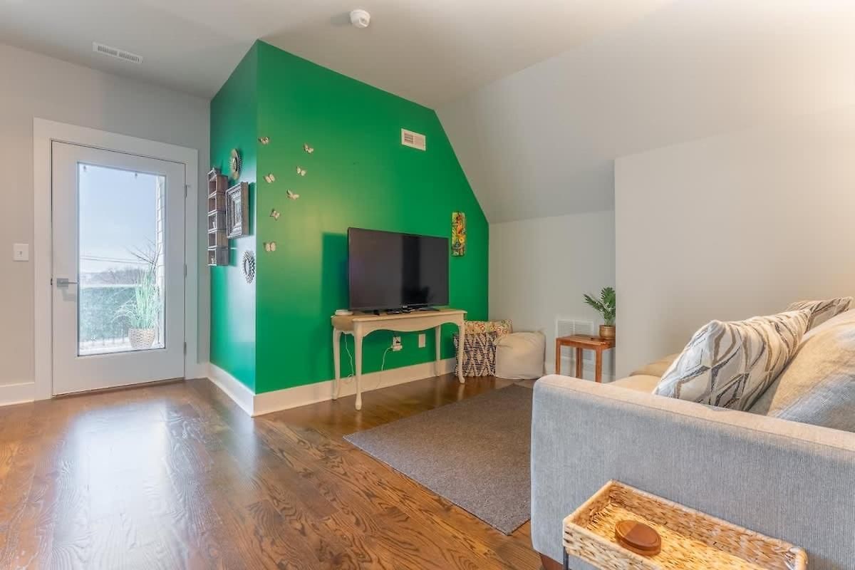 4br East - Walk To Bars & Restaurants *