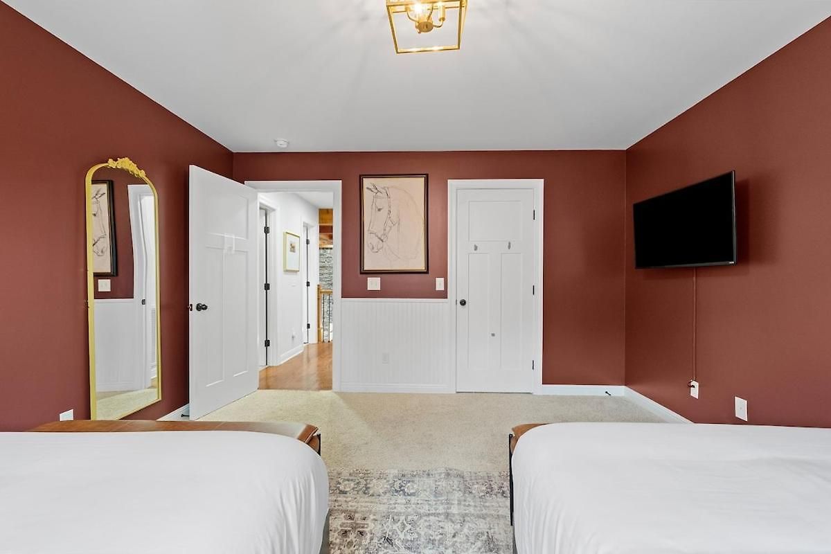 Cedar Peak - Pool Hot Tub & Gym Sleeps 24 *