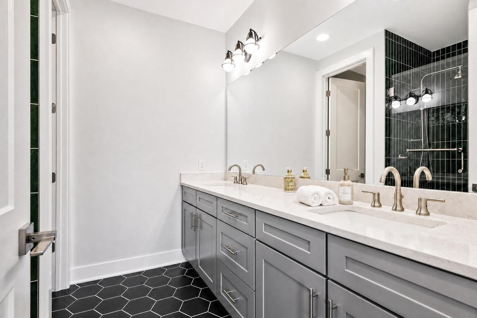 Holiday home 2 Rooftop Homes - Sleeps 24 - Near Geodis Park Nashville