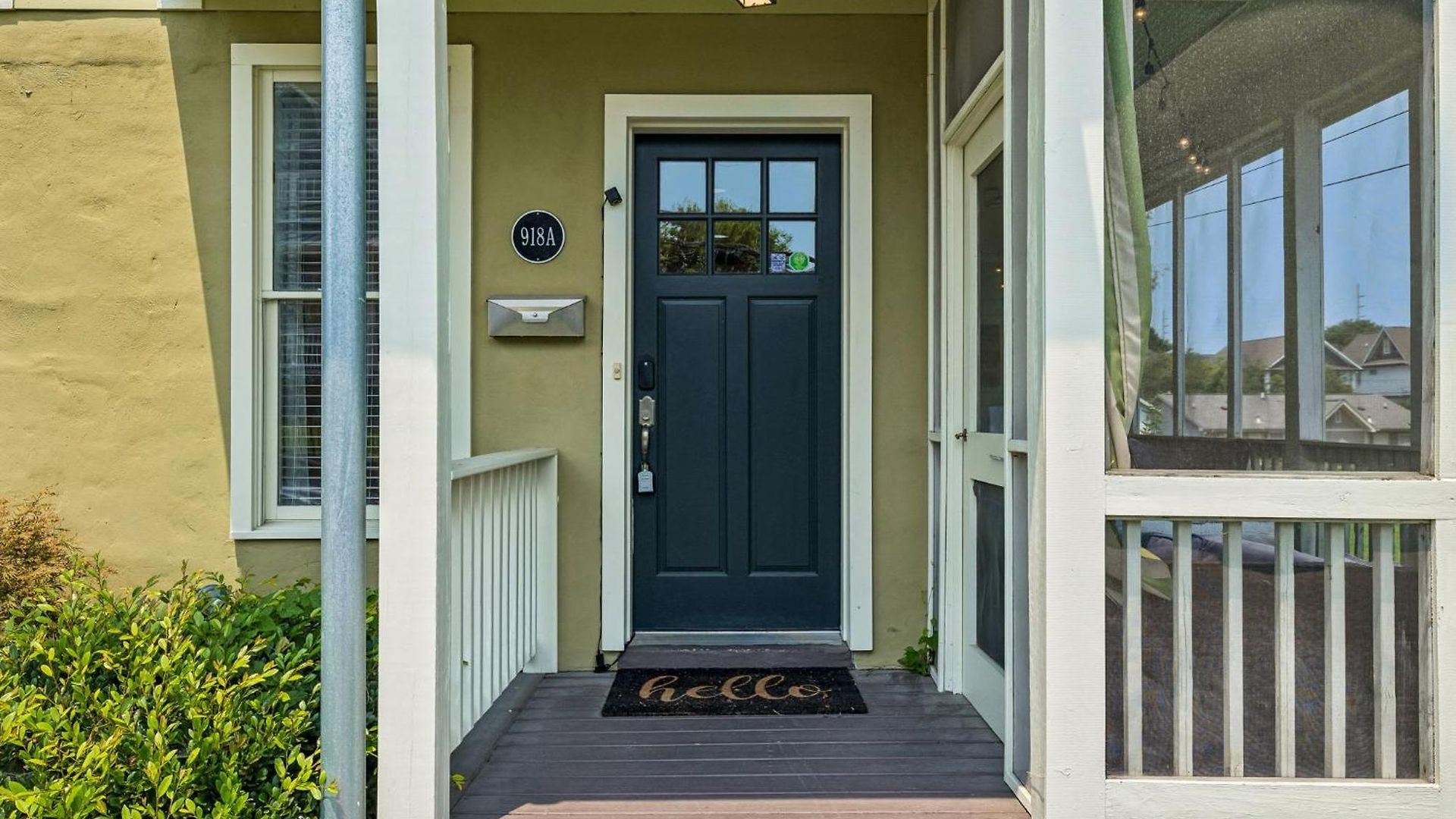 Spacious Townhouse W Exclusive Backyard Holiday home