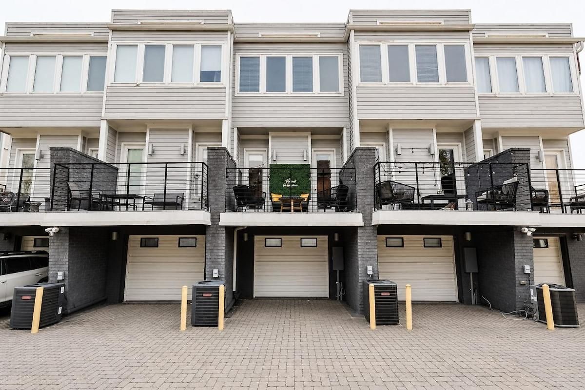 Holiday home Funk House. Mins To Broadway. Parking