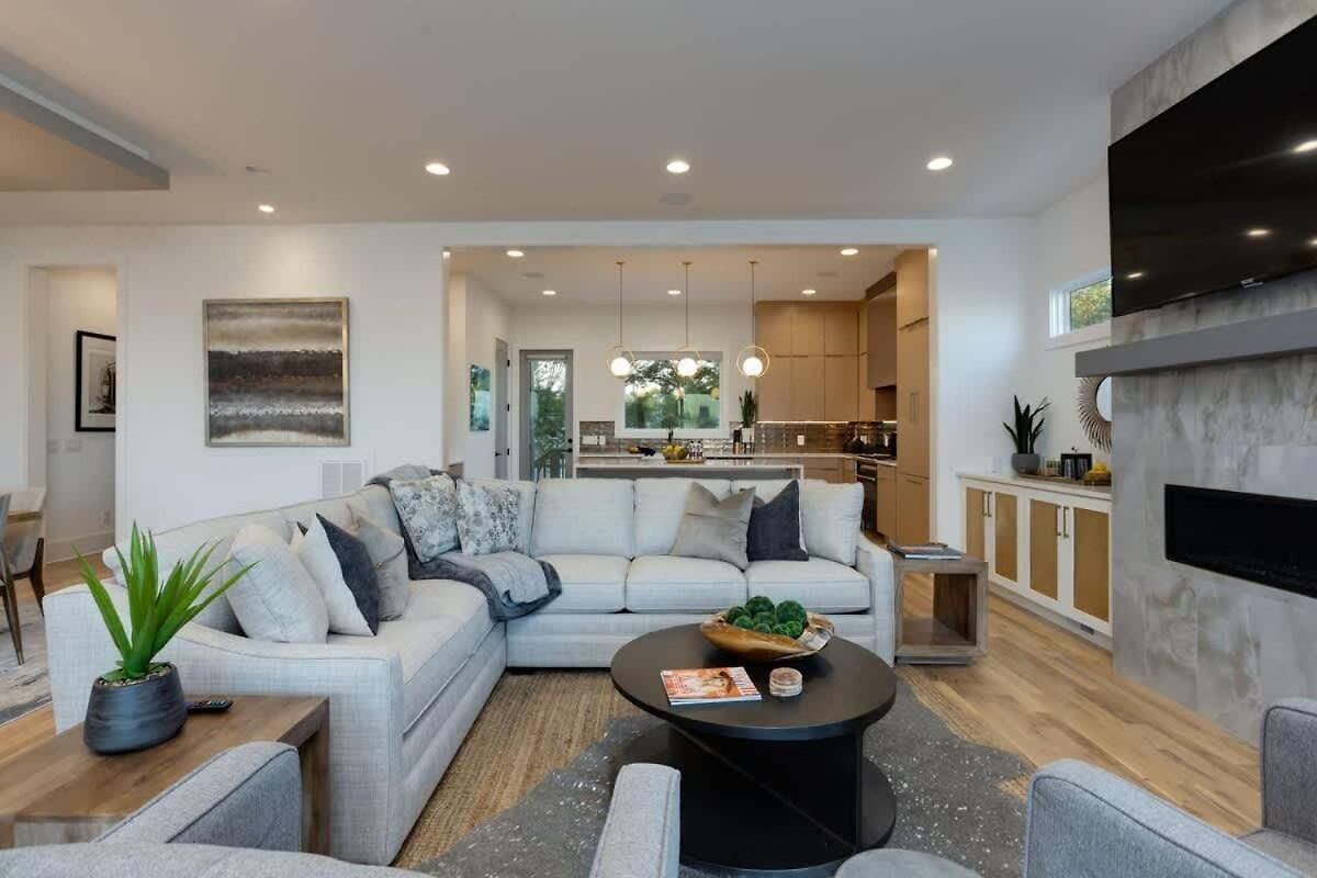2 Ultra Lux Homes Sleeps 24 Hot Tub & Rooftops Holiday home *