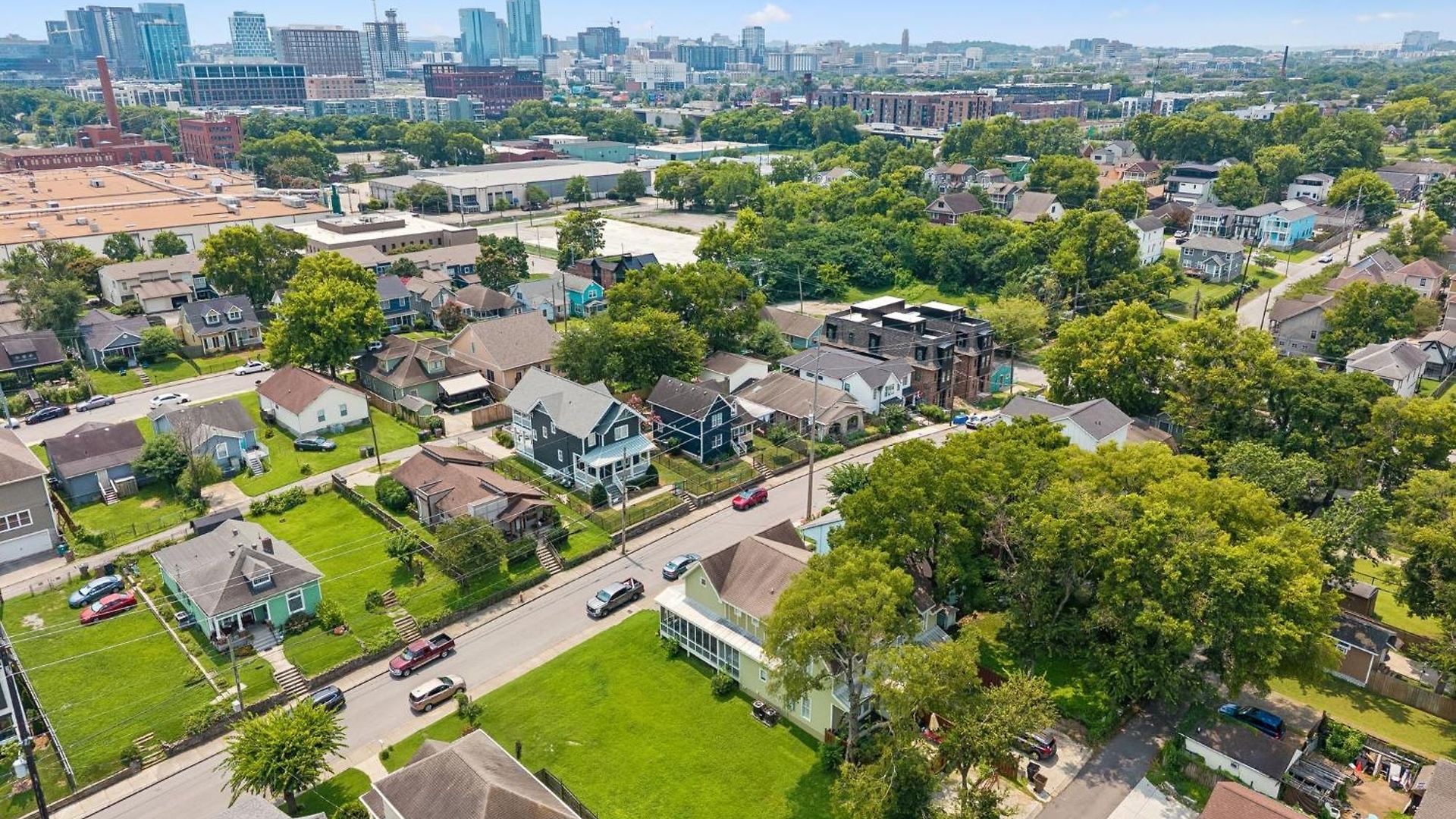 Spacious Townhouse W Exclusive Backyard