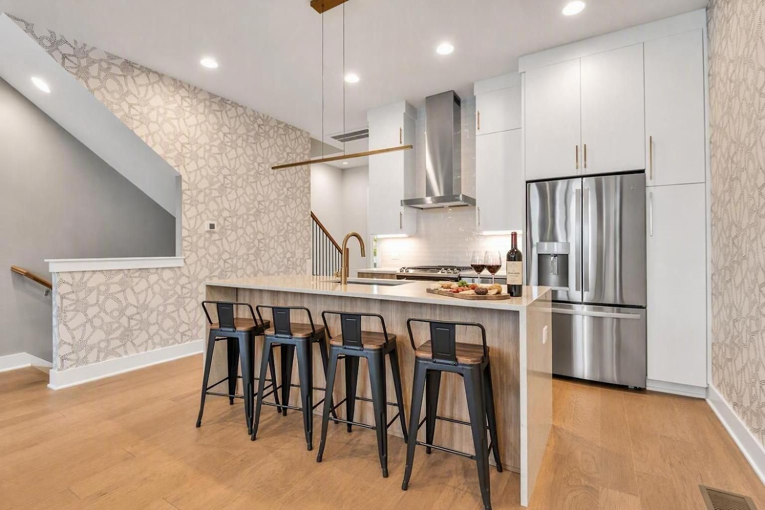 Holiday home 2 Rooftop Homes - Sleeps 24 - Near Geodis Park *