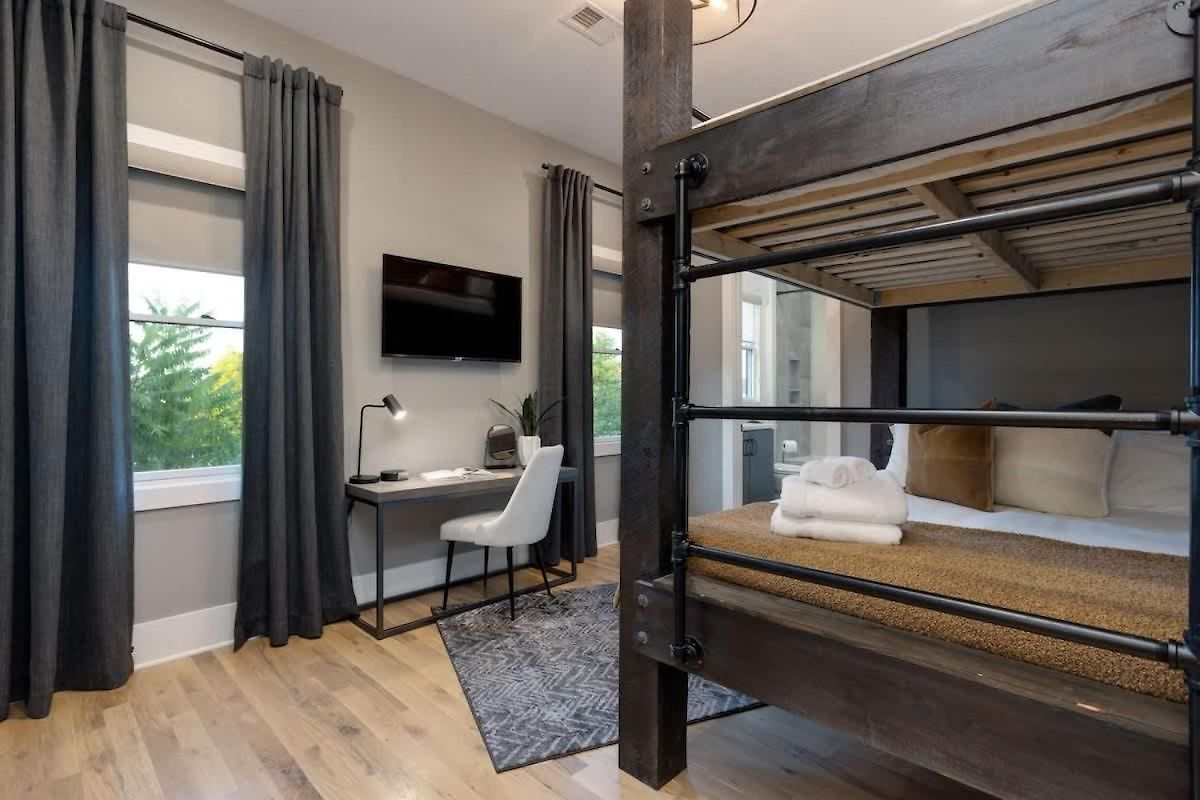 2 Ultra Lux Homes Sleeps 24 Hot Tub & Rooftops Holiday home Nashville