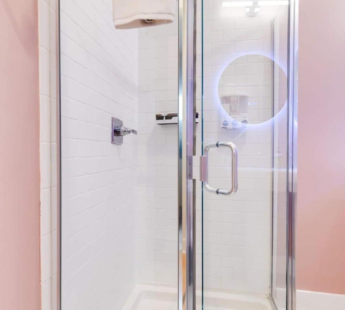 Funk House. Mins To Broadway. Parking Holiday home