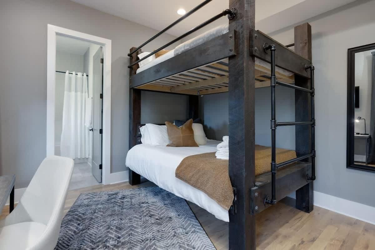 2 Ultra Lux Homes Sleeps 24 Hot Tub & Rooftops Holiday home Nashville