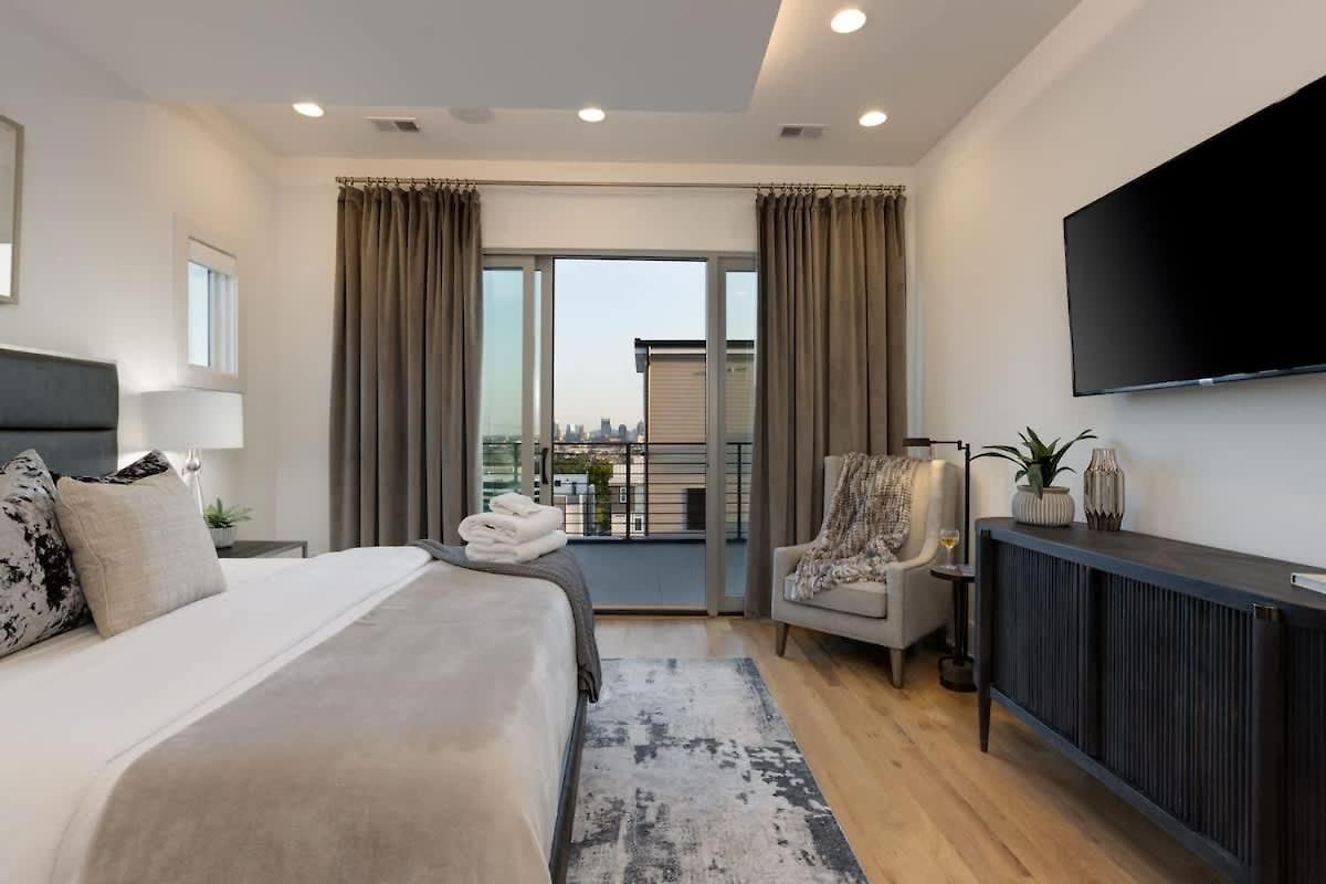 2 Ultra Lux Homes Sleeps 24 Hot Tub & Rooftops *