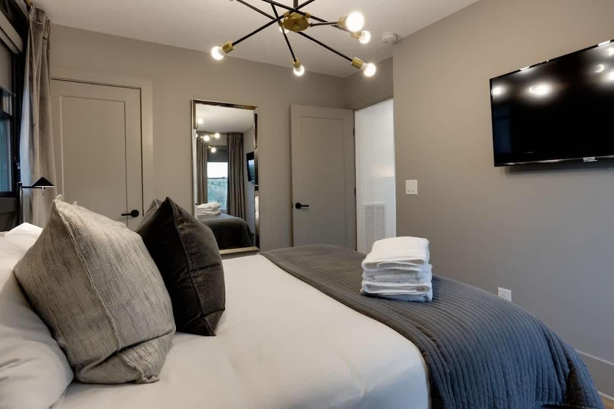 Holiday home 2 Ultra Lux Homes Sleeps 24 Hot Tub & Rooftops *