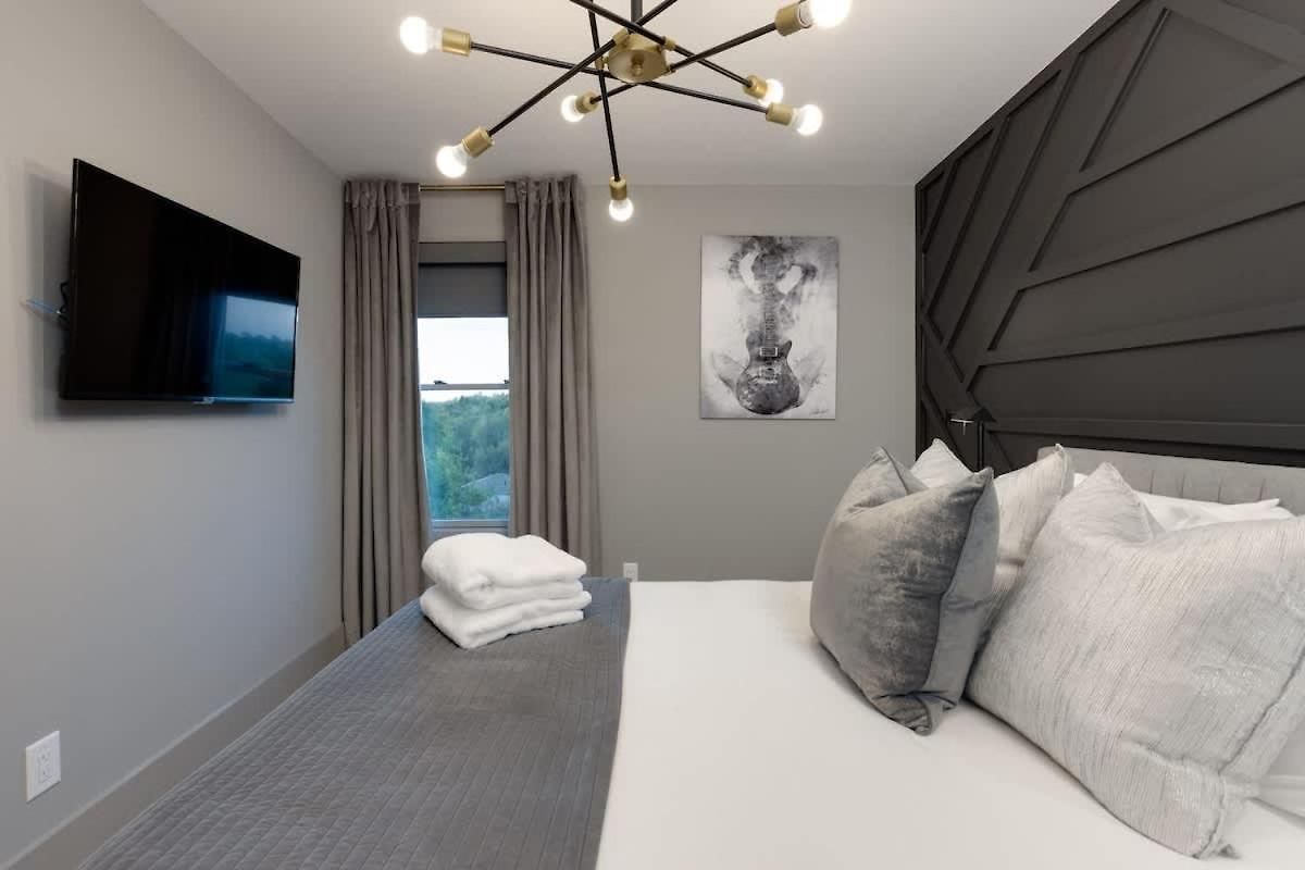 2 Ultra Lux Homes Sleeps 24 Hot Tub & Rooftops * Nashville