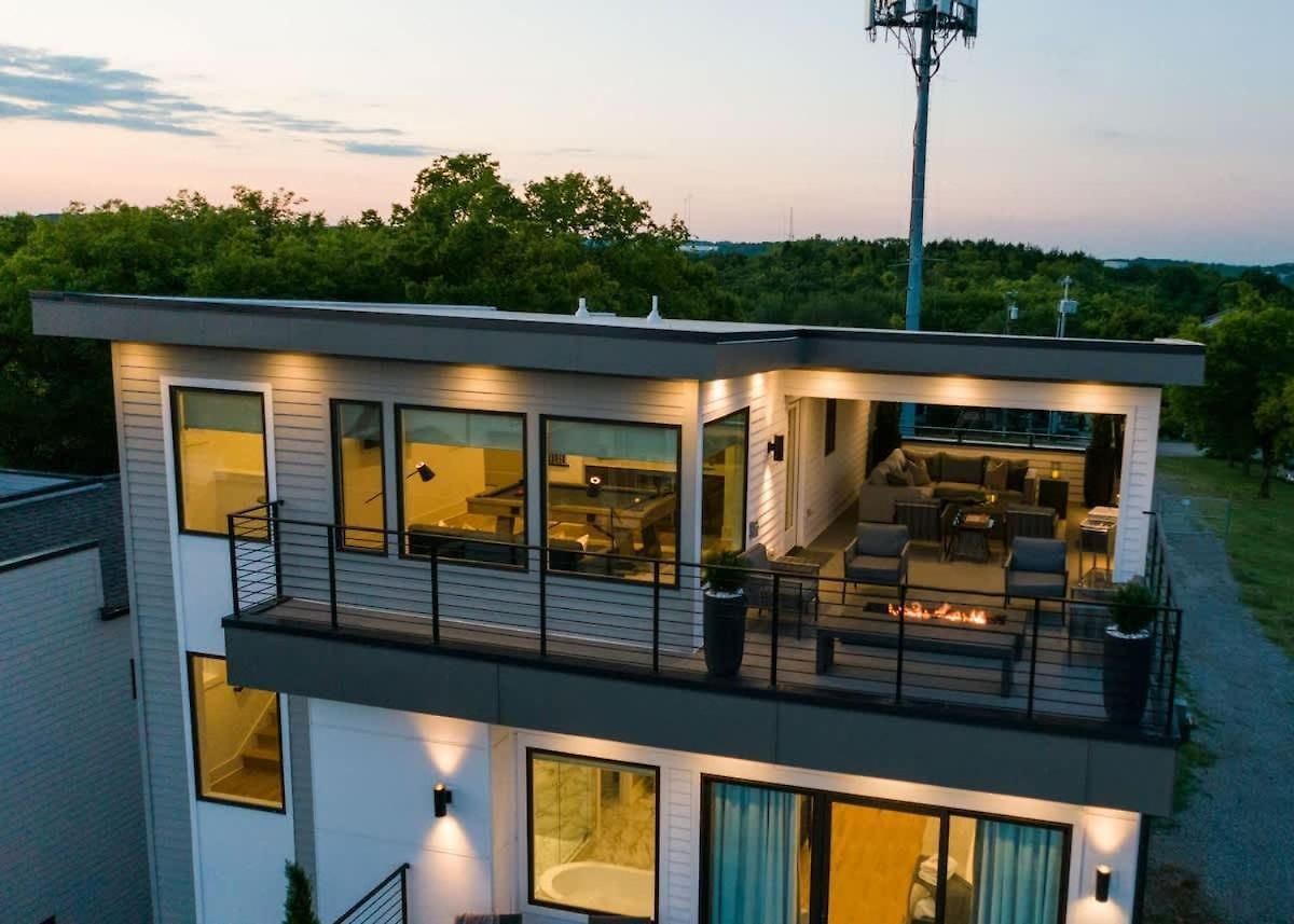 Holiday home 2 Ultra Lux Homes Sleeps 24 Hot Tub & Rooftops Nashville